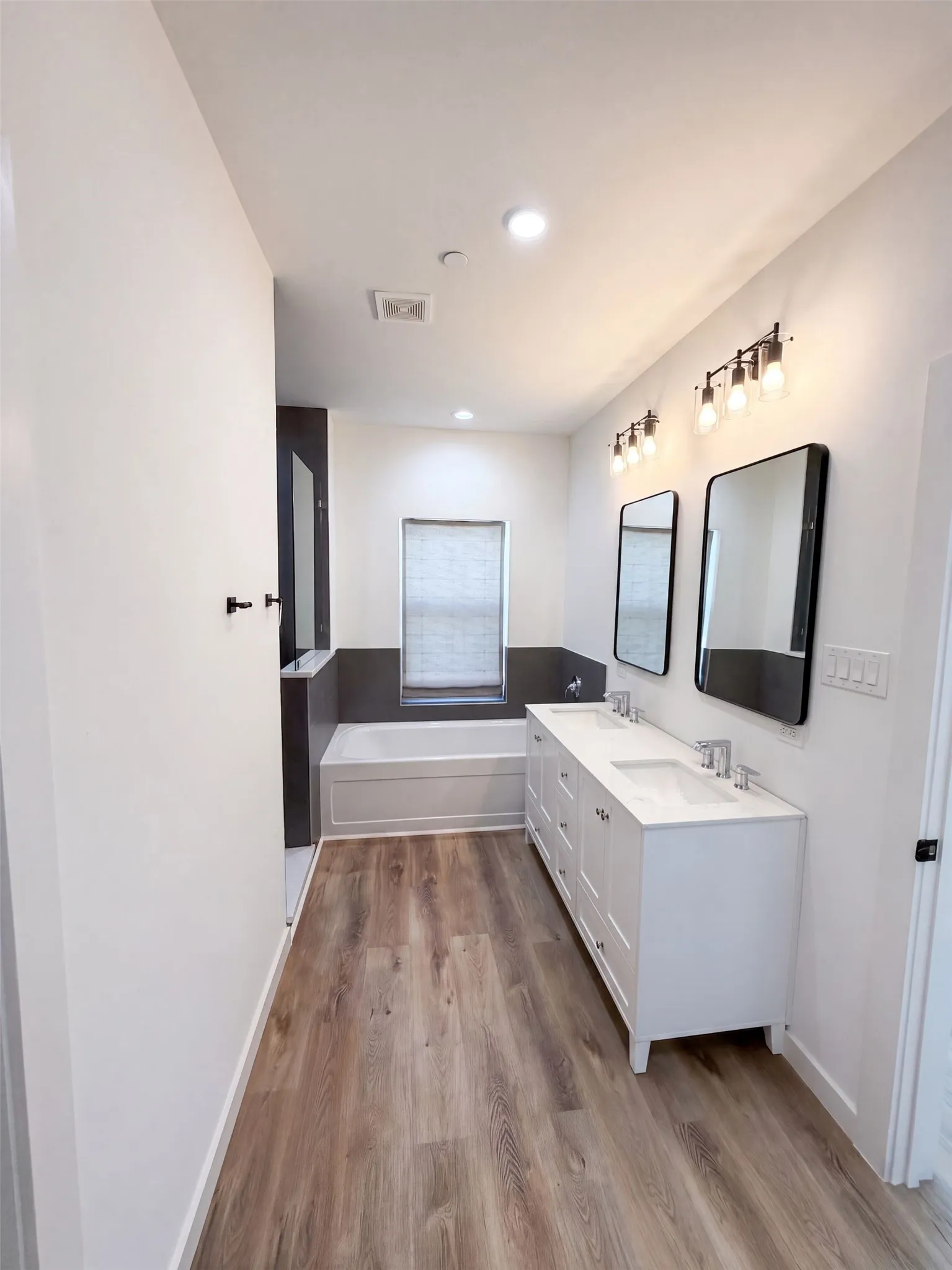 Townhouse For Sale in Collin County , 1020 17th Street, Plano, Texas 75074, 3 Bedroom, 3 Bathroom, 2 Garage spaces, 1,582 Sqft, built in 2022, mls#21366329, Real Estate Agent in Plano, Homes For Sale in Collin county, Homes For Sale in Plano, Realtor in Plano Texas, Real Estate Brokerage Independent Realty Texas, Luminita Cordes Realtor