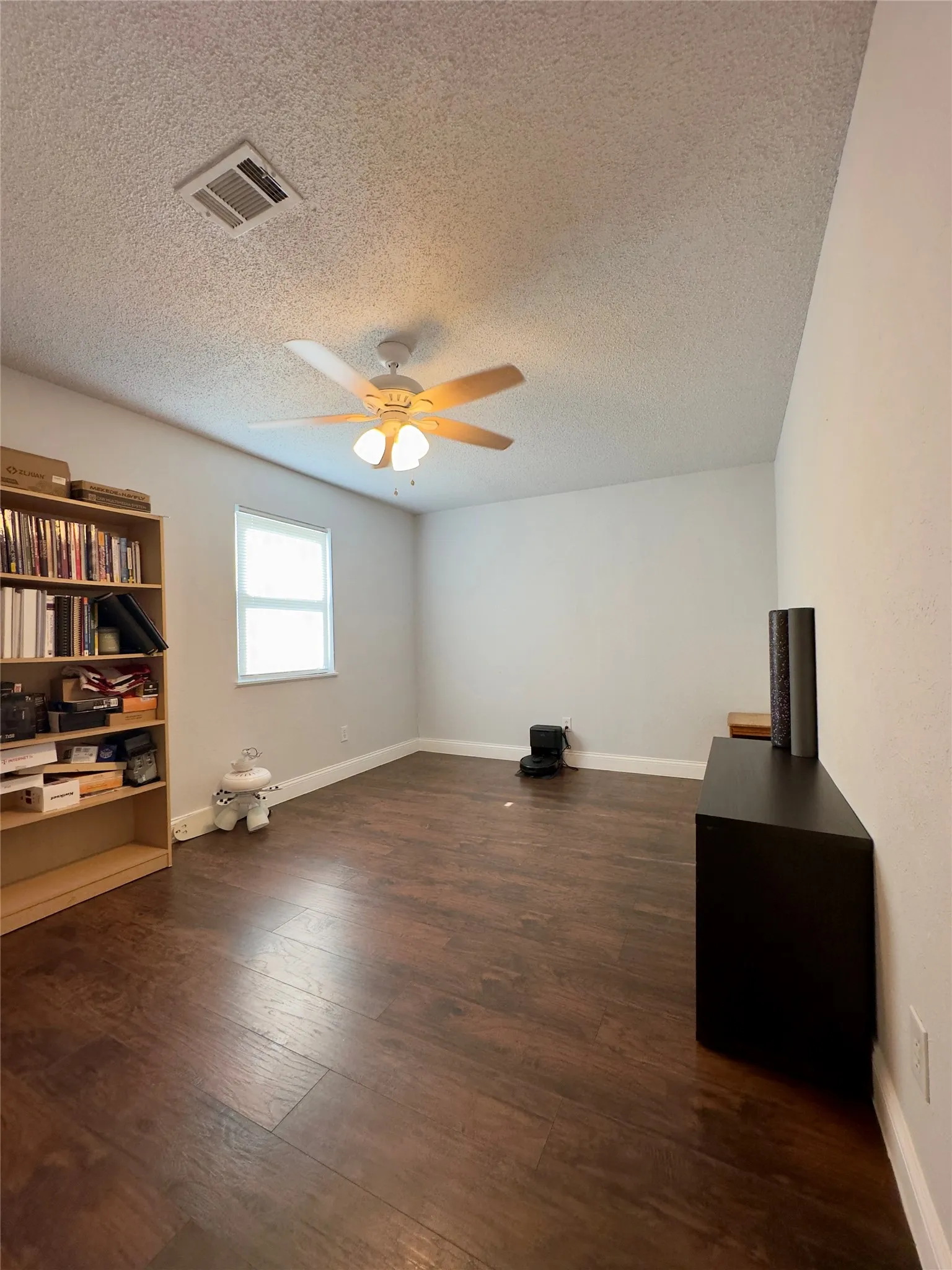 Single Family Residence For Rent in Hopkins County , 411 Mill Street, Cumby, Texas 75433, 3 Bedroom, 1 Bathroom, Garage spaces, 1,570 Sqft, built in 1976, mls#21366341, Real Estate Agent in Cumby, Homes For Rent in Hopkins county, Homes For Rent in Cumby, Realtor in Cumby Texas, Real Estate Brokerage Independent Realty Texas, Luminita Cordes Realtor