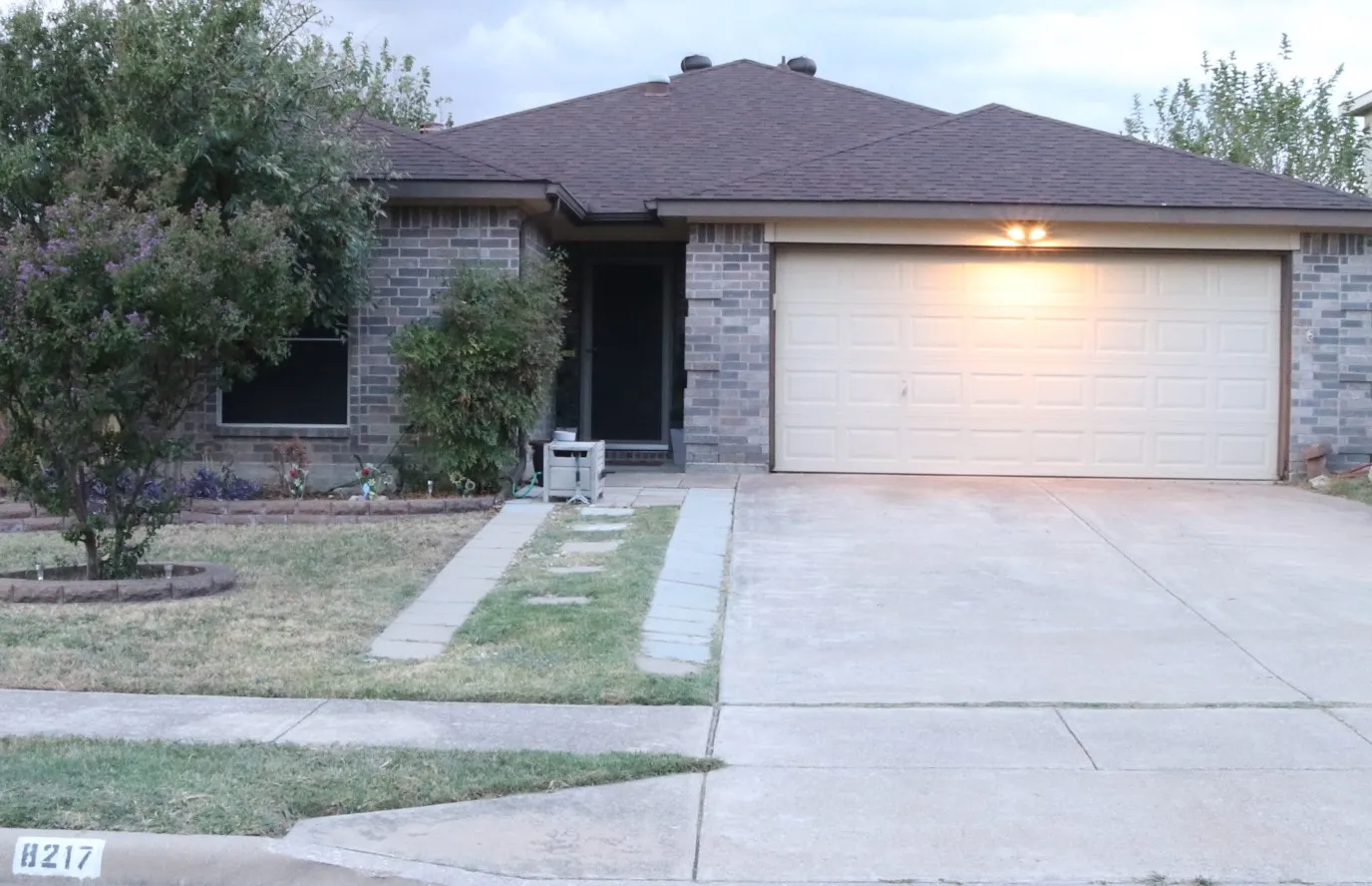 Single Family Residence For Sale in Tarrant County , 8217 Three Bars Drive, Fort Worth, Texas 76179, 3 Bedroom, 2 Bathroom, 2 Garage spaces, 1,546 Sqft, built in 2006, mls#21363009, Real Estate Agent in Fort Worth, Homes For Sale in Tarrant county, Homes For Sale in Fort Worth, Realtor in Fort Worth Texas, Real Estate Brokerage Independent Realty Texas, Luminita Cordes Realtor