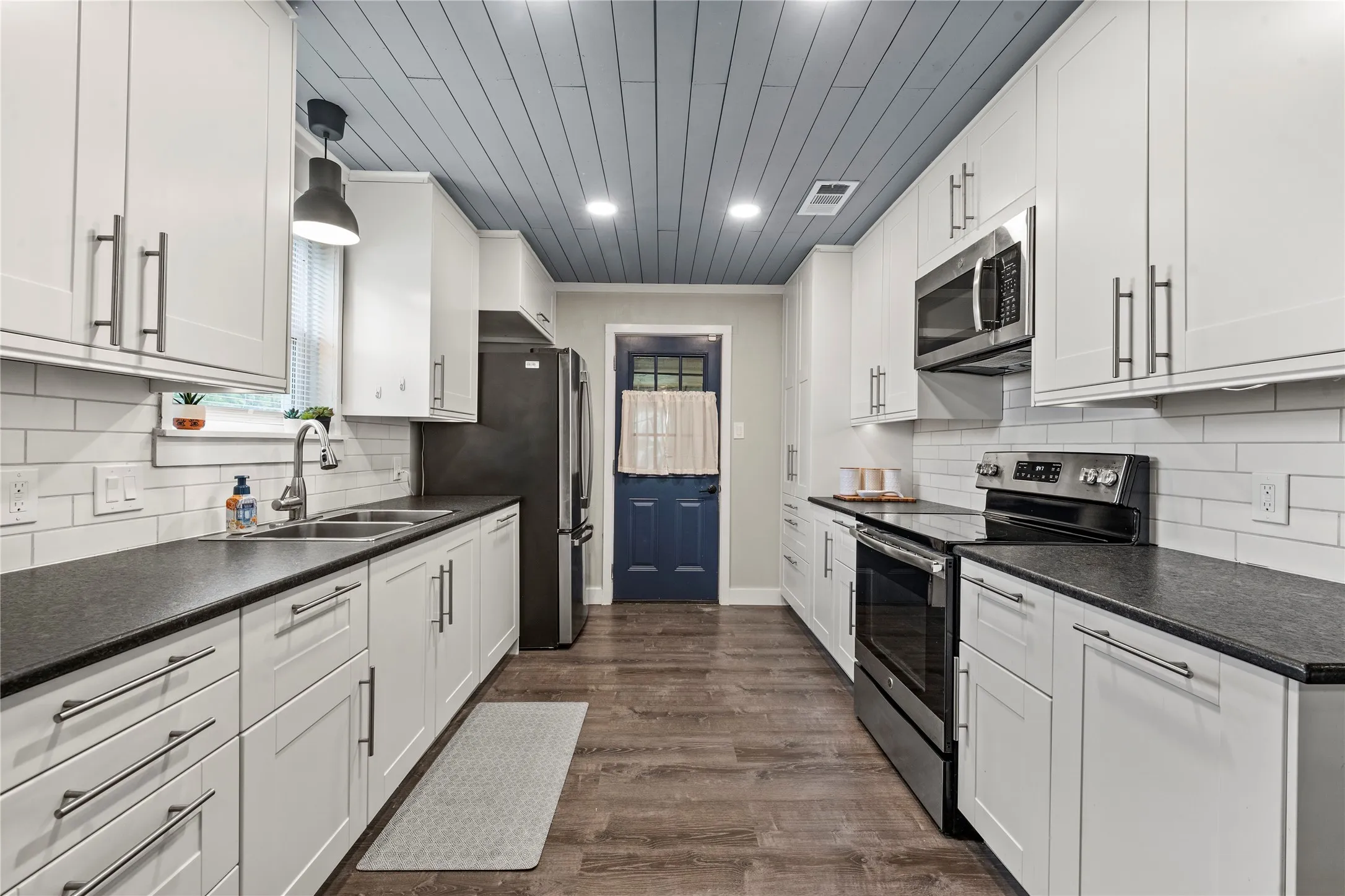 Single Family Residence For Sale in Mc Lennan County , 241 Crockett Lane, Hewitt, Texas 76643, 3 Bedroom, 2 Bathroom, 2 Garage spaces, 1,675 Sqft, built in 1979, mls#21365502, Real Estate Agent in Hewitt, Homes For Sale in Mc Lennan county, Homes For Sale in Hewitt, Realtor in Hewitt Texas, Real Estate Brokerage Independent Realty Texas, Luminita Cordes Realtor
