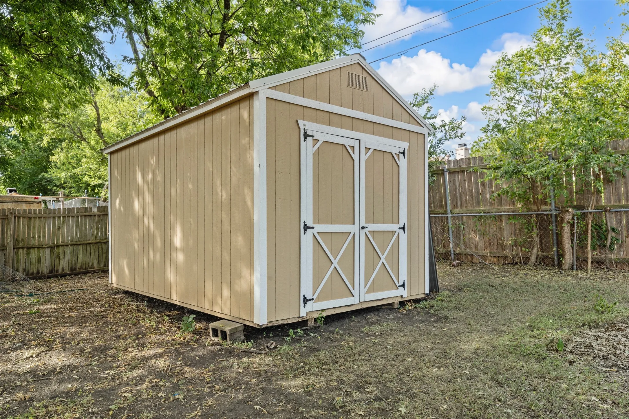Single Family Residence For Sale in Mc Lennan County , 241 Crockett Lane, Hewitt, Texas 76643, 3 Bedroom, 2 Bathroom, 2 Garage spaces, 1,675 Sqft, built in 1979, mls#21365502, Real Estate Agent in Hewitt, Homes For Sale in Mc Lennan county, Homes For Sale in Hewitt, Realtor in Hewitt Texas, Real Estate Brokerage Independent Realty Texas, Luminita Cordes Realtor