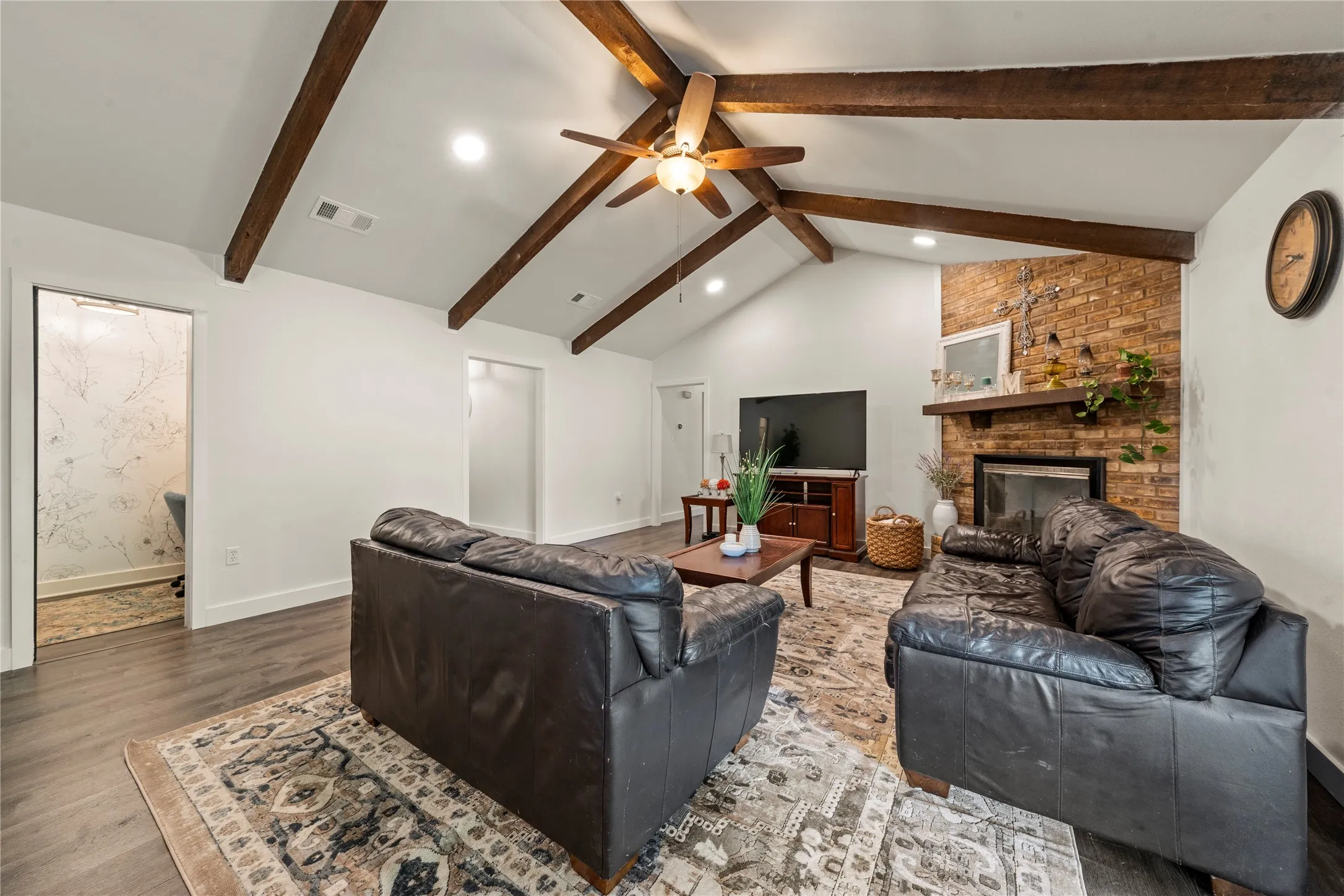 Single Family Residence For Sale in Mc Lennan County , 241 Crockett Lane, Hewitt, Texas 76643, 3 Bedroom, 2 Bathroom, 2 Garage spaces, 1,675 Sqft, built in 1979, mls#21365502, Real Estate Agent in Hewitt, Homes For Sale in Mc Lennan county, Homes For Sale in Hewitt, Realtor in Hewitt Texas, Real Estate Brokerage Independent Realty Texas, Luminita Cordes Realtor