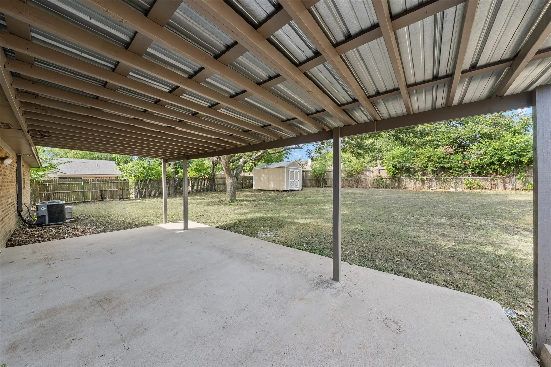 Single Family Residence For Sale in Mc Lennan County , 241 Crockett Lane, Hewitt, Texas 76643, 3 Bedroom, 2 Bathroom, 2 Garage spaces, 1,675 Sqft, built in 1979, mls#21365502, Real Estate Agent in Hewitt, Homes For Sale in Mc Lennan county, Homes For Sale in Hewitt, Realtor in Hewitt Texas, Real Estate Brokerage Independent Realty Texas, Luminita Cordes Realtor