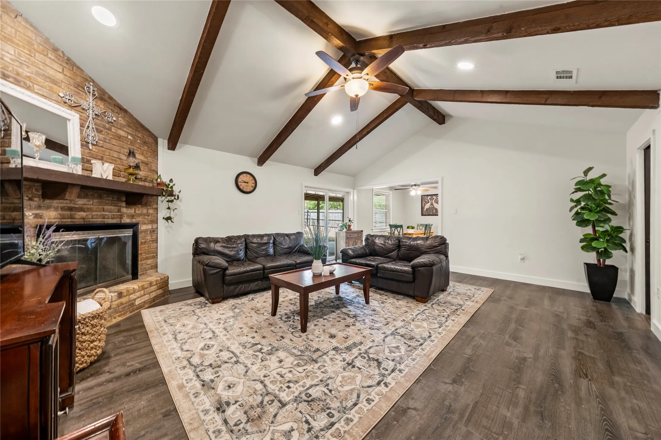 Single Family Residence For Sale in Mc Lennan County , 241 Crockett Lane, Hewitt, Texas 76643, 3 Bedroom, 2 Bathroom, 2 Garage spaces, 1,675 Sqft, built in 1979, mls#21365502, Real Estate Agent in Hewitt, Homes For Sale in Mc Lennan county, Homes For Sale in Hewitt, Realtor in Hewitt Texas, Real Estate Brokerage Independent Realty Texas, Luminita Cordes Realtor