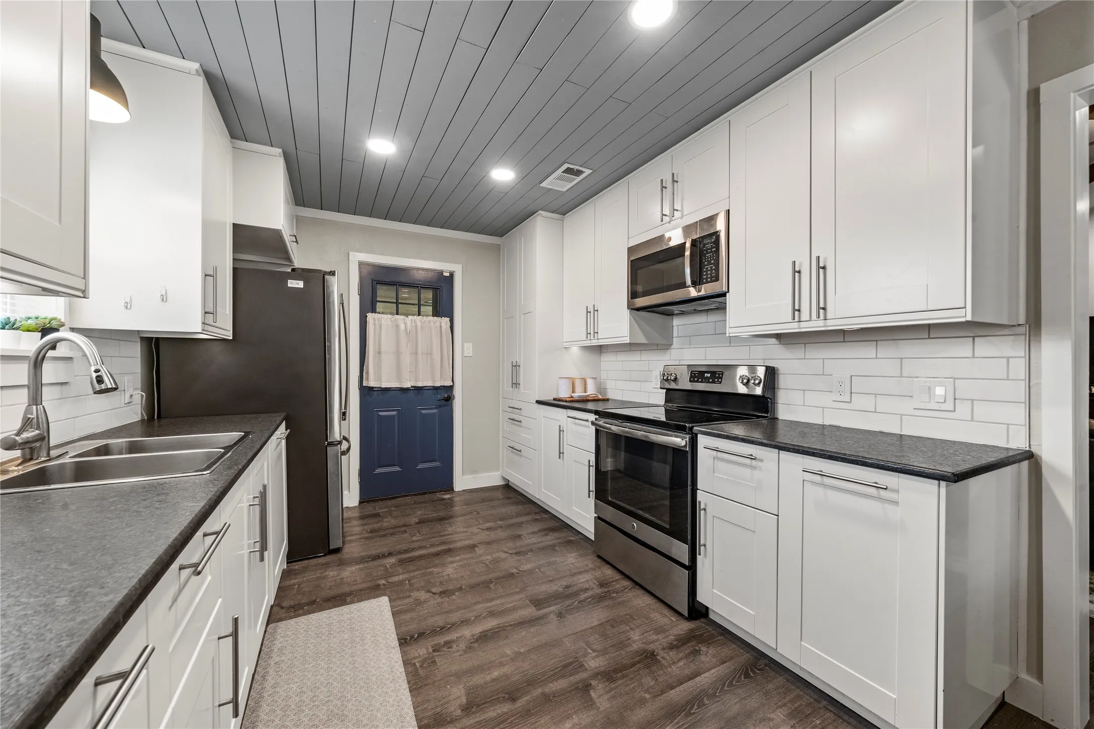Single Family Residence For Sale in Mc Lennan County , 241 Crockett Lane, Hewitt, Texas 76643, 3 Bedroom, 2 Bathroom, 2 Garage spaces, 1,675 Sqft, built in 1979, mls#21365502, Real Estate Agent in Hewitt, Homes For Sale in Mc Lennan county, Homes For Sale in Hewitt, Realtor in Hewitt Texas, Real Estate Brokerage Independent Realty Texas, Luminita Cordes Realtor