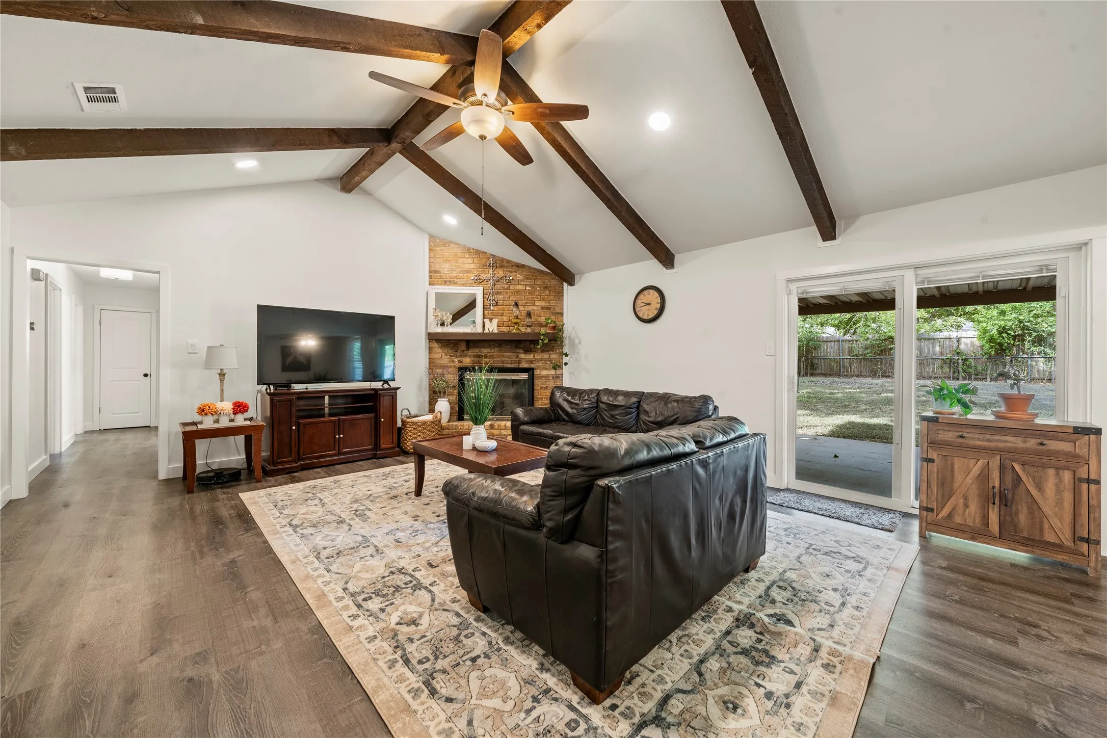 Single Family Residence For Sale in Mc Lennan County , 241 Crockett Lane, Hewitt, Texas 76643, 3 Bedroom, 2 Bathroom, 2 Garage spaces, 1,675 Sqft, built in 1979, mls#21365502, Real Estate Agent in Hewitt, Homes For Sale in Mc Lennan county, Homes For Sale in Hewitt, Realtor in Hewitt Texas, Real Estate Brokerage Independent Realty Texas, Luminita Cordes Realtor
