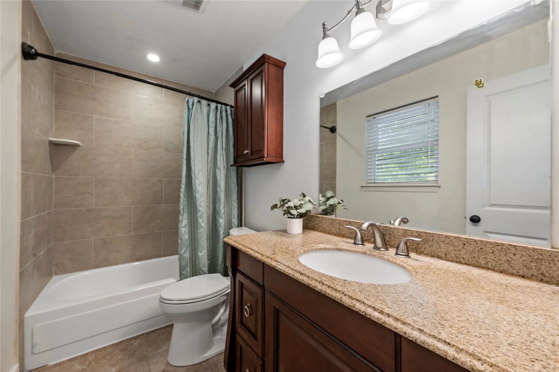 Single Family Residence For Sale in Mc Lennan County , 241 Crockett Lane, Hewitt, Texas 76643, 3 Bedroom, 2 Bathroom, 2 Garage spaces, 1,675 Sqft, built in 1979, mls#21365502, Real Estate Agent in Hewitt, Homes For Sale in Mc Lennan county, Homes For Sale in Hewitt, Realtor in Hewitt Texas, Real Estate Brokerage Independent Realty Texas, Luminita Cordes Realtor