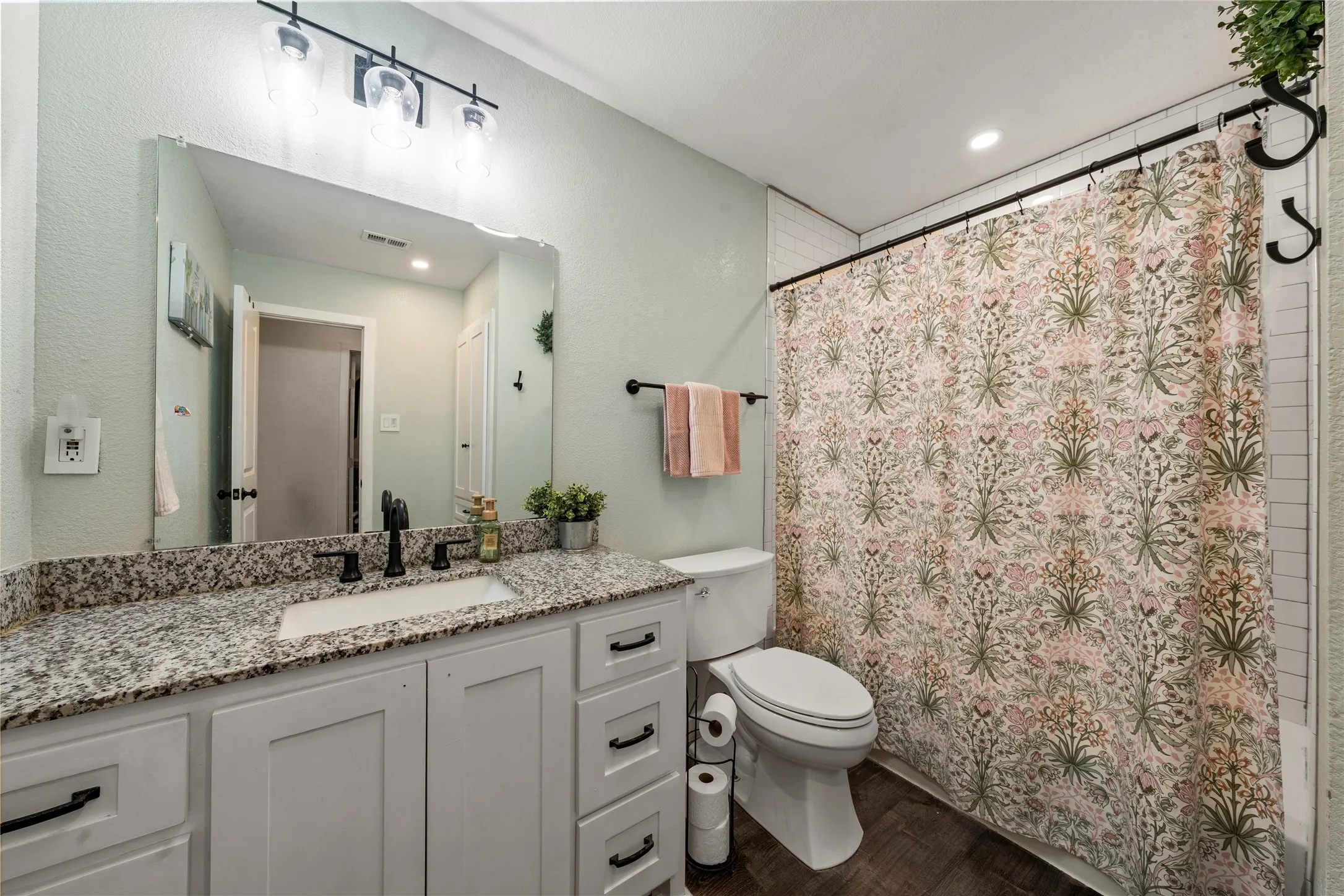 Single Family Residence For Sale in Mc Lennan County , 241 Crockett Lane, Hewitt, Texas 76643, 3 Bedroom, 2 Bathroom, 2 Garage spaces, 1,675 Sqft, built in 1979, mls#21365502, Real Estate Agent in Hewitt, Homes For Sale in Mc Lennan county, Homes For Sale in Hewitt, Realtor in Hewitt Texas, Real Estate Brokerage Independent Realty Texas, Luminita Cordes Realtor