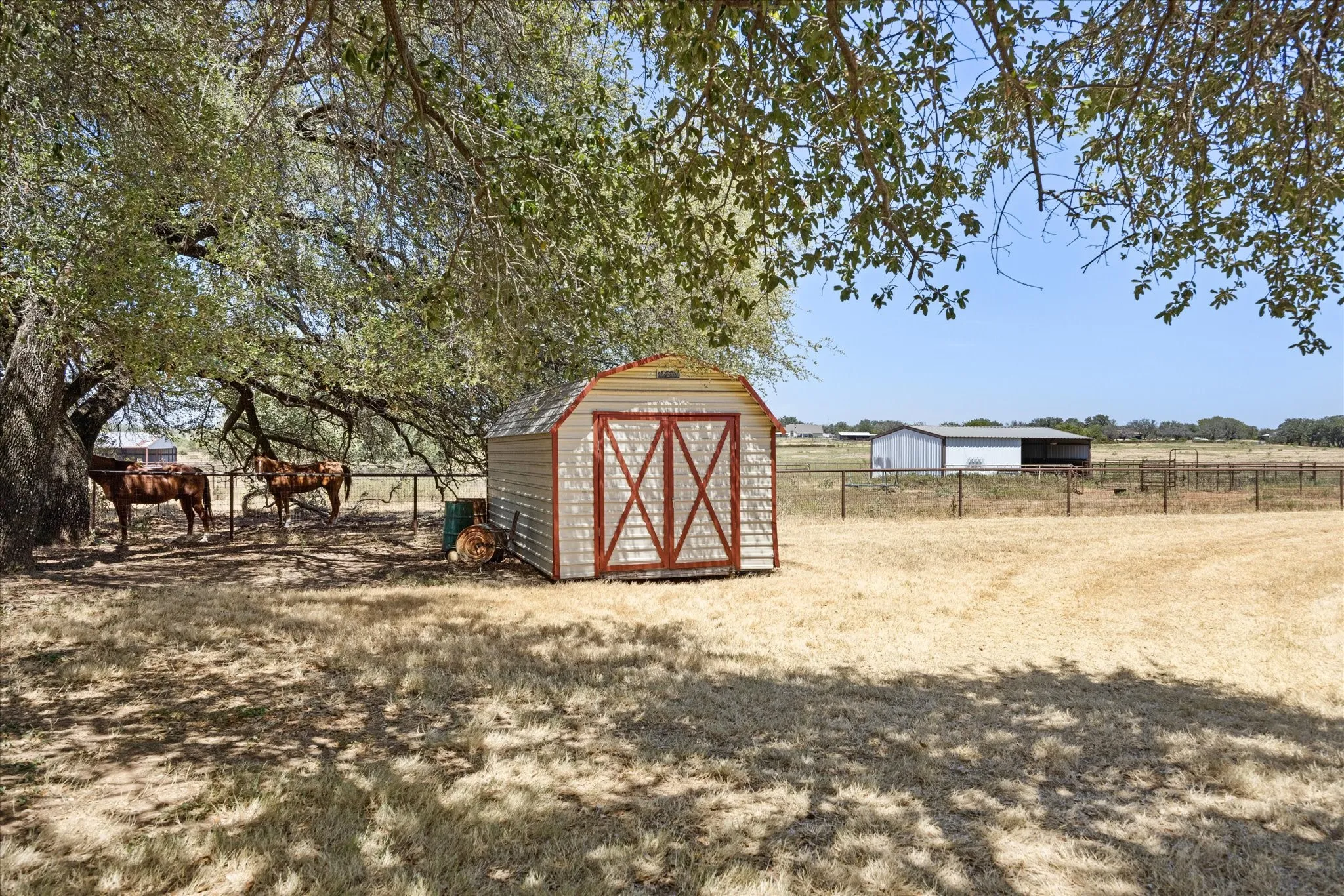 Single Family Residence For Sale in Hood County , 330 Reed Road, Granbury, Texas 76049, 4 Bedroom, 2 Bathroom, 2 Garage spaces, 2,148 Sqft, built in 1975, mls#21362687, Real Estate Agent in Granbury, Homes For Sale in Hood county, Homes For Sale in Granbury, Realtor in Granbury Texas, Real Estate Brokerage Independent Realty Texas, Luminita Cordes Realtor