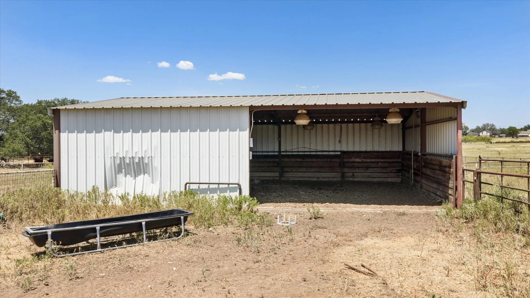 Single Family Residence For Sale in Hood County , 330 Reed Road, Granbury, Texas 76049, 4 Bedroom, 2 Bathroom, 2 Garage spaces, 2,148 Sqft, built in 1975, mls#21362687, Real Estate Agent in Granbury, Homes For Sale in Hood county, Homes For Sale in Granbury, Realtor in Granbury Texas, Real Estate Brokerage Independent Realty Texas, Luminita Cordes Realtor