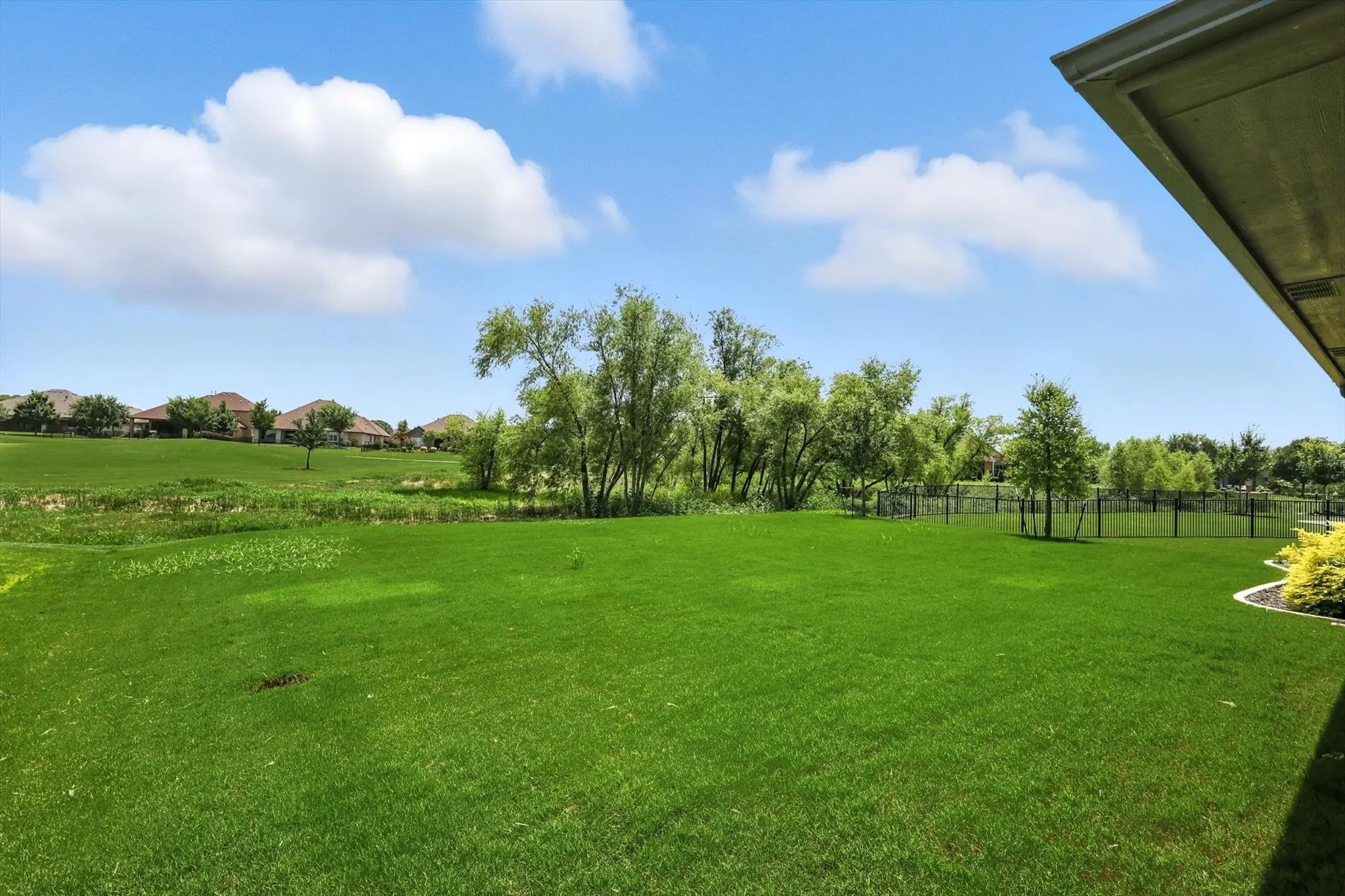 Single Family Residence For Sale in Denton County , 8509 Cocobolo Drive, Denton, Texas 76207, 2 Bedroom, 3 Bathroom, 3 Garage spaces, 2,073 Sqft, built in 2022, mls#21361785, Real Estate Agent in Denton, Homes For Sale in Denton county, Homes For Sale in Denton, Realtor in Denton Texas, Real Estate Brokerage Independent Realty Texas, Luminita Cordes Realtor