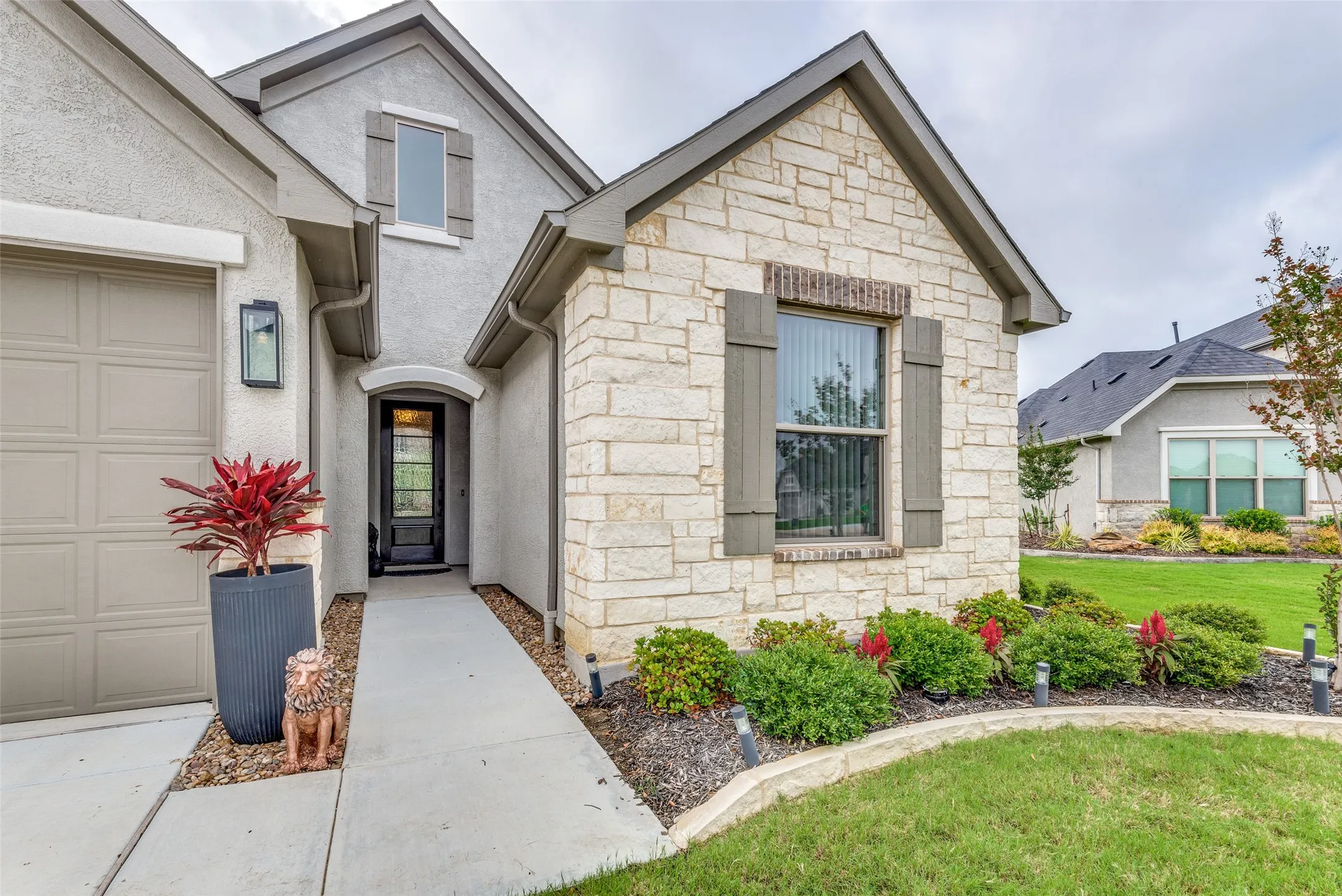 Single Family Residence For Sale in Denton County , 8509 Cocobolo Drive, Denton, Texas 76207, 2 Bedroom, 3 Bathroom, 3 Garage spaces, 2,073 Sqft, built in 2022, mls#21361785, Real Estate Agent in Denton, Homes For Sale in Denton county, Homes For Sale in Denton, Realtor in Denton Texas, Real Estate Brokerage Independent Realty Texas, Luminita Cordes Realtor