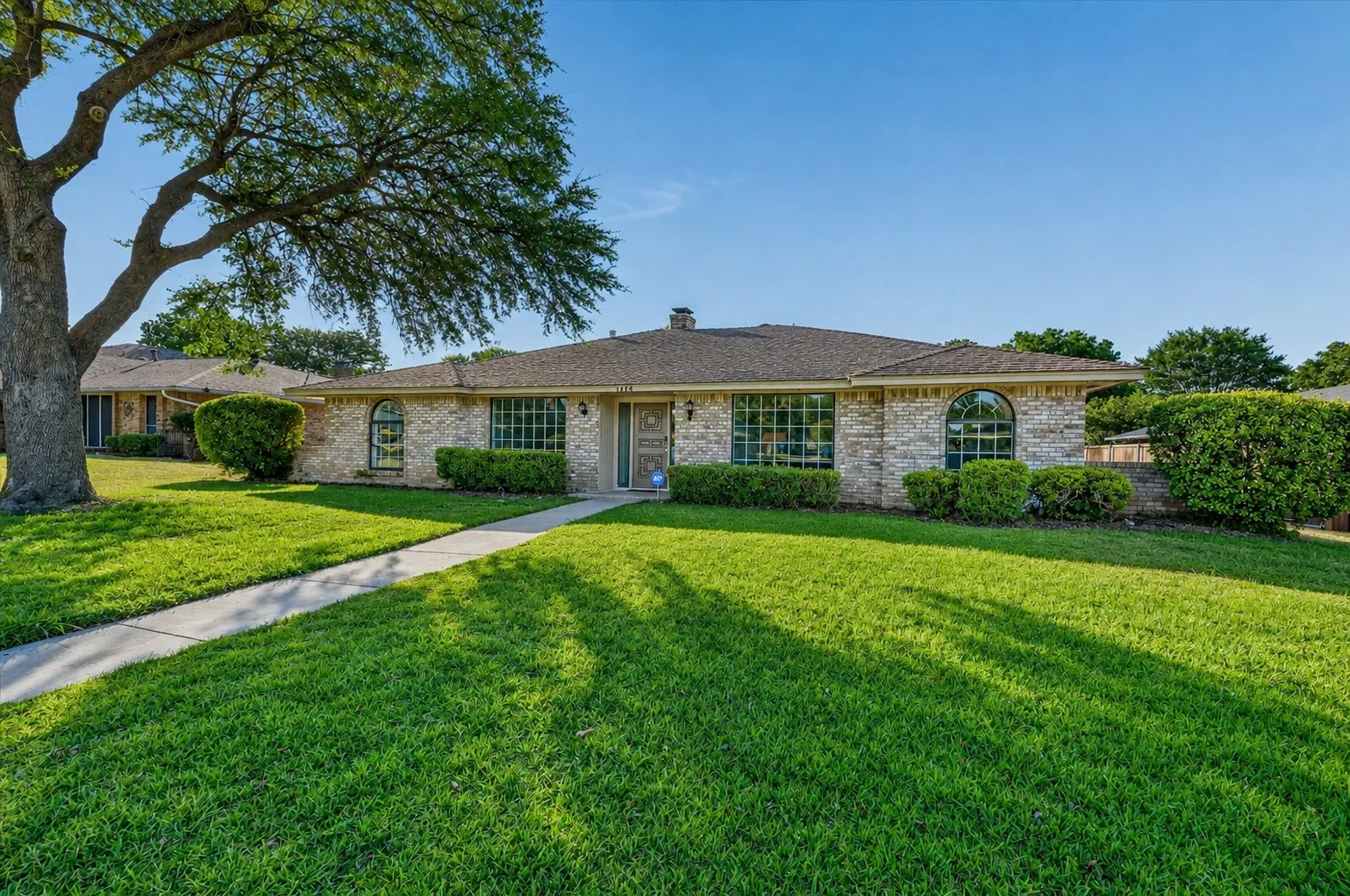 Single Family Residence For Sale in Dallas County , 1004 Rosewood Drive, De Soto, Texas 75115, 4 Bedroom, 3 Bathroom, 2 Garage spaces, 2,372 Sqft, built in 1973, mls#21365888, Real Estate Agent in De Soto, Homes For Sale in Dallas county, Homes For Sale in De Soto, Realtor in De Soto Texas, Real Estate Brokerage Independent Realty Texas, Luminita Cordes Realtor