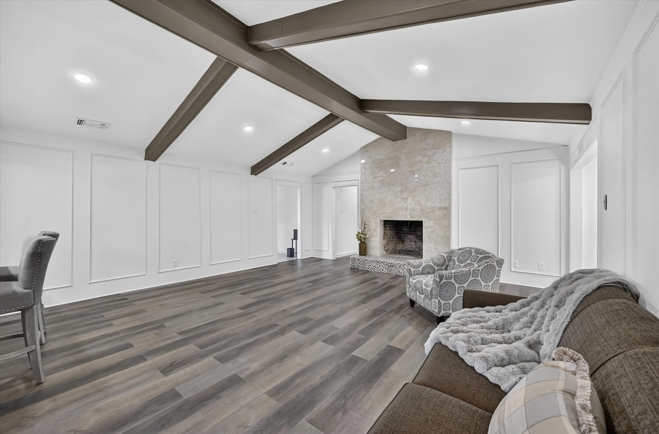 Single Family Residence For Sale in Dallas County , 1004 Rosewood Drive, De Soto, Texas 75115, 4 Bedroom, 3 Bathroom, 2 Garage spaces, 2,372 Sqft, built in 1973, mls#21365888, Real Estate Agent in De Soto, Homes For Sale in Dallas county, Homes For Sale in De Soto, Realtor in De Soto Texas, Real Estate Brokerage Independent Realty Texas, Luminita Cordes Realtor