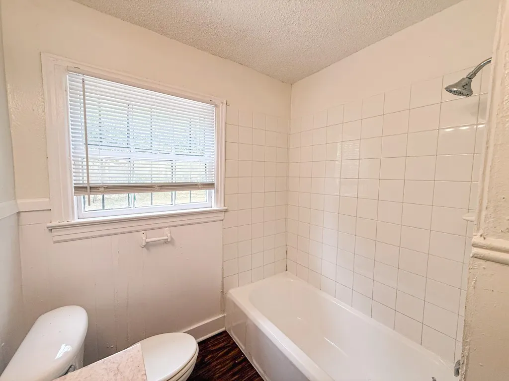 Mobile Home For Rent in Dallas County , 6710 Petain Avenue, Dallas, Texas 75227, 2 Bedroom, 1 Bathroom, 1 Garage spaces, 856 Sqft, built in 1947, mls#21360127, Real Estate Agent in Dallas, Homes For Rent in Dallas county, Homes For Rent in Dallas, Realtor in Dallas Texas, Real Estate Brokerage Independent Realty Texas, Luminita Cordes Realtor