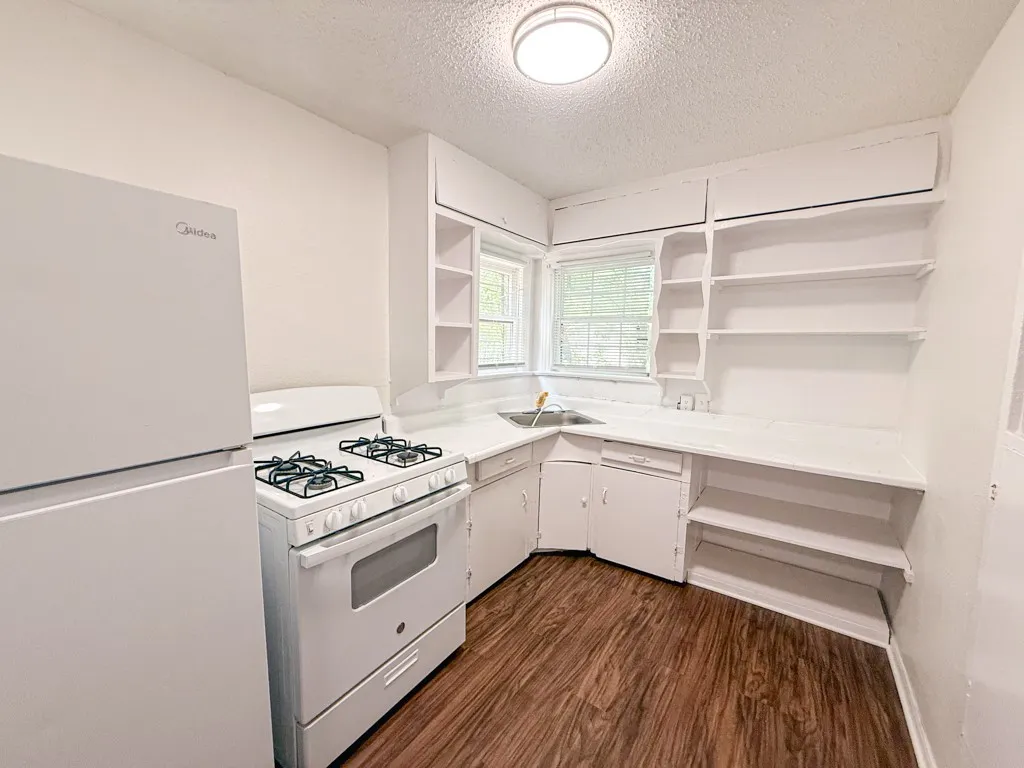 Mobile Home For Rent in Dallas County , 6710 Petain Avenue, Dallas, Texas 75227, 2 Bedroom, 1 Bathroom, 1 Garage spaces, 856 Sqft, built in 1947, mls#21360127, Real Estate Agent in Dallas, Homes For Rent in Dallas county, Homes For Rent in Dallas, Realtor in Dallas Texas, Real Estate Brokerage Independent Realty Texas, Luminita Cordes Realtor