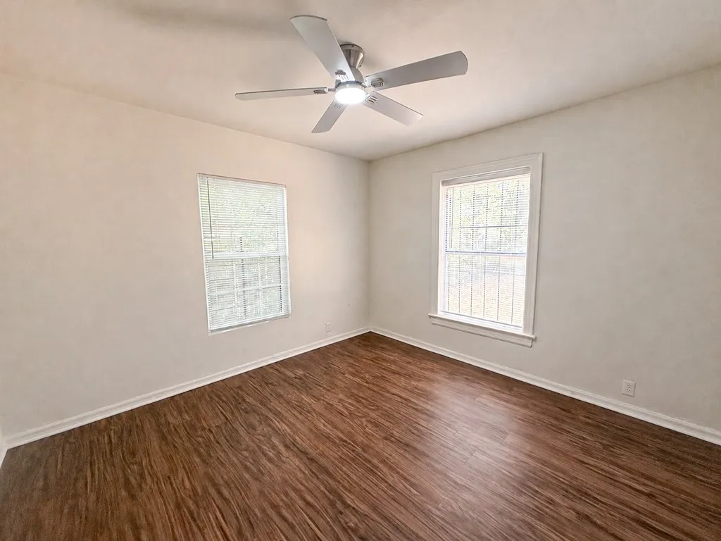 Mobile Home For Rent in Dallas County , 6710 Petain Avenue, Dallas, Texas 75227, 2 Bedroom, 1 Bathroom, 1 Garage spaces, 856 Sqft, built in 1947, mls#21360127, Real Estate Agent in Dallas, Homes For Rent in Dallas county, Homes For Rent in Dallas, Realtor in Dallas Texas, Real Estate Brokerage Independent Realty Texas, Luminita Cordes Realtor