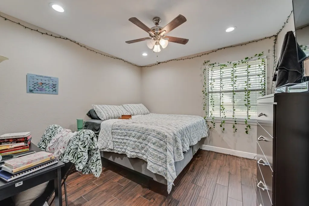 Single Family Residence For Sale in Tarrant County , 1205 Florence Drive, Azle, Texas 76020, 3 Bedroom, 2 Bathroom, 2 Garage spaces, 2,230 Sqft, built in 1986, mls#21361943, Real Estate Agent in Azle, Homes For Sale in Tarrant county, Homes For Sale in Azle, Realtor in Azle Texas, Real Estate Brokerage Independent Realty Texas, Luminita Cordes Realtor