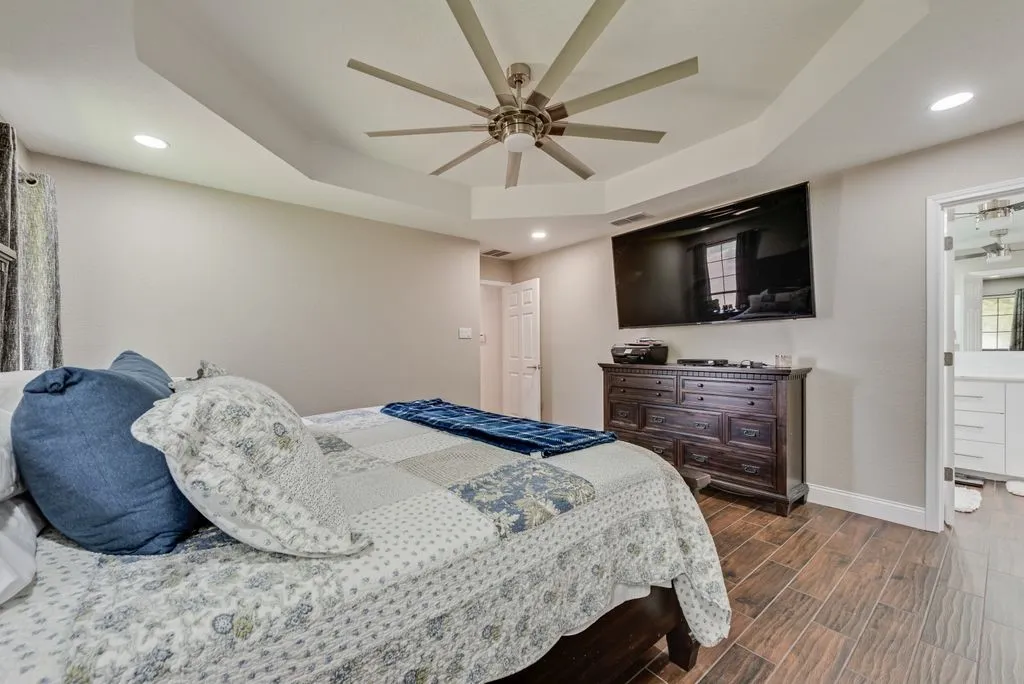 Single Family Residence For Sale in Tarrant County , 1205 Florence Drive, Azle, Texas 76020, 3 Bedroom, 2 Bathroom, 2 Garage spaces, 2,230 Sqft, built in 1986, mls#21361943, Real Estate Agent in Azle, Homes For Sale in Tarrant county, Homes For Sale in Azle, Realtor in Azle Texas, Real Estate Brokerage Independent Realty Texas, Luminita Cordes Realtor