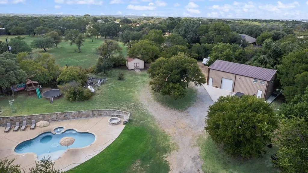 Single Family Residence For Sale in Tarrant County , 1205 Florence Drive, Azle, Texas 76020, 3 Bedroom, 2 Bathroom, 2 Garage spaces, 2,230 Sqft, built in 1986, mls#21361943, Real Estate Agent in Azle, Homes For Sale in Tarrant county, Homes For Sale in Azle, Realtor in Azle Texas, Real Estate Brokerage Independent Realty Texas, Luminita Cordes Realtor