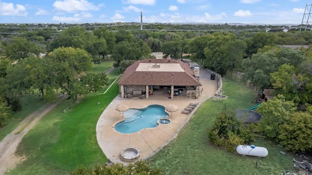 Single Family Residence For Sale in Tarrant County , 1205 Florence Drive, Azle, Texas 76020, 3 Bedroom, 2 Bathroom, 2 Garage spaces, 2,230 Sqft, built in 1986, mls#21361943, Real Estate Agent in Azle, Homes For Sale in Tarrant county, Homes For Sale in Azle, Realtor in Azle Texas, Real Estate Brokerage Independent Realty Texas, Luminita Cordes Realtor