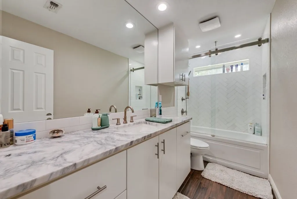 Single Family Residence For Sale in Tarrant County , 1205 Florence Drive, Azle, Texas 76020, 3 Bedroom, 2 Bathroom, 2 Garage spaces, 2,230 Sqft, built in 1986, mls#21361943, Real Estate Agent in Azle, Homes For Sale in Tarrant county, Homes For Sale in Azle, Realtor in Azle Texas, Real Estate Brokerage Independent Realty Texas, Luminita Cordes Realtor