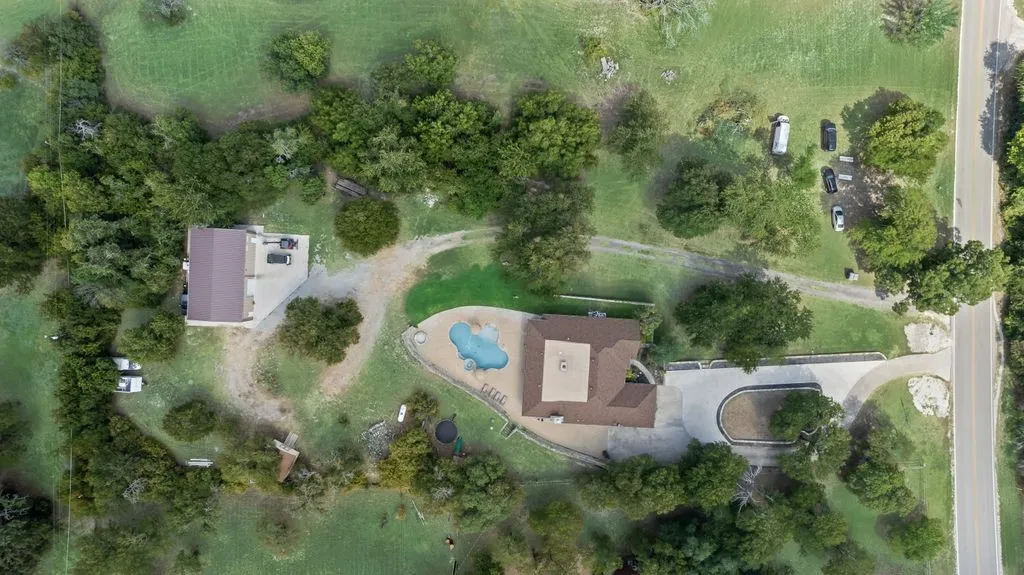 Single Family Residence For Sale in Tarrant County , 1205 Florence Drive, Azle, Texas 76020, 3 Bedroom, 2 Bathroom, 2 Garage spaces, 2,230 Sqft, built in 1986, mls#21361943, Real Estate Agent in Azle, Homes For Sale in Tarrant county, Homes For Sale in Azle, Realtor in Azle Texas, Real Estate Brokerage Independent Realty Texas, Luminita Cordes Realtor