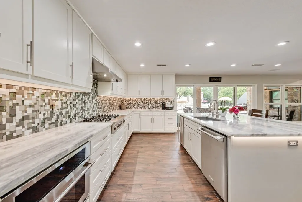 Single Family Residence For Sale in Tarrant County , 1205 Florence Drive, Azle, Texas 76020, 3 Bedroom, 2 Bathroom, 2 Garage spaces, 2,230 Sqft, built in 1986, mls#21361943, Real Estate Agent in Azle, Homes For Sale in Tarrant county, Homes For Sale in Azle, Realtor in Azle Texas, Real Estate Brokerage Independent Realty Texas, Luminita Cordes Realtor