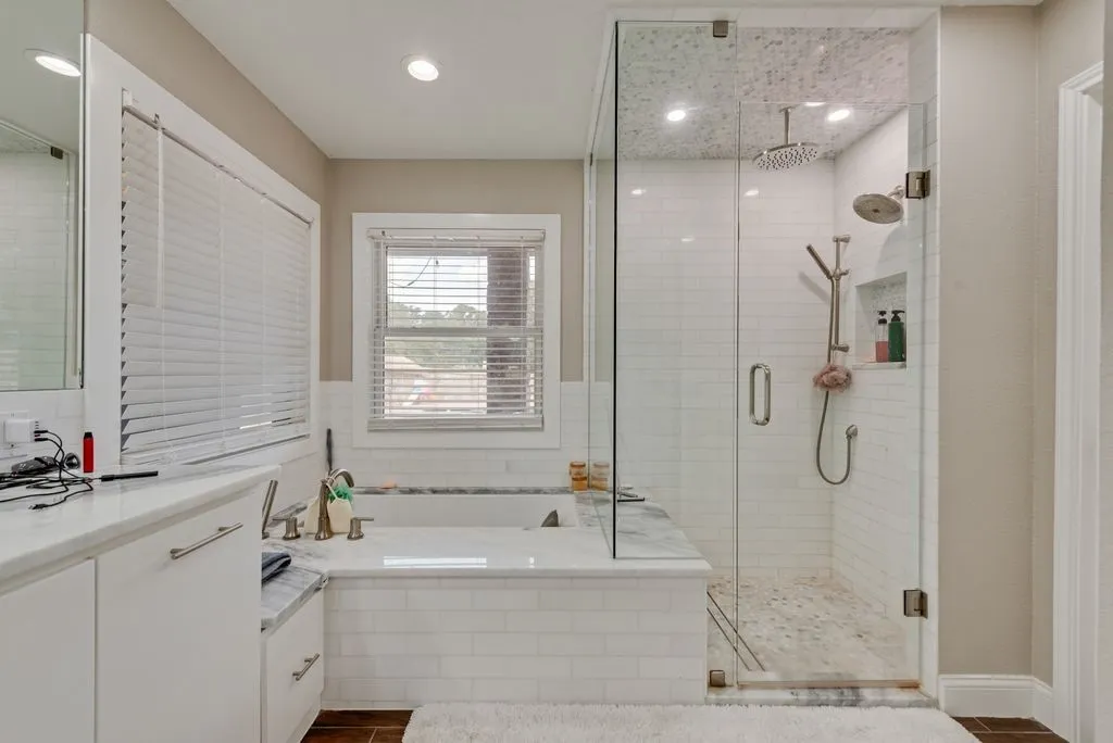 Single Family Residence For Sale in Tarrant County , 1205 Florence Drive, Azle, Texas 76020, 3 Bedroom, 2 Bathroom, 2 Garage spaces, 2,230 Sqft, built in 1986, mls#21361943, Real Estate Agent in Azle, Homes For Sale in Tarrant county, Homes For Sale in Azle, Realtor in Azle Texas, Real Estate Brokerage Independent Realty Texas, Luminita Cordes Realtor