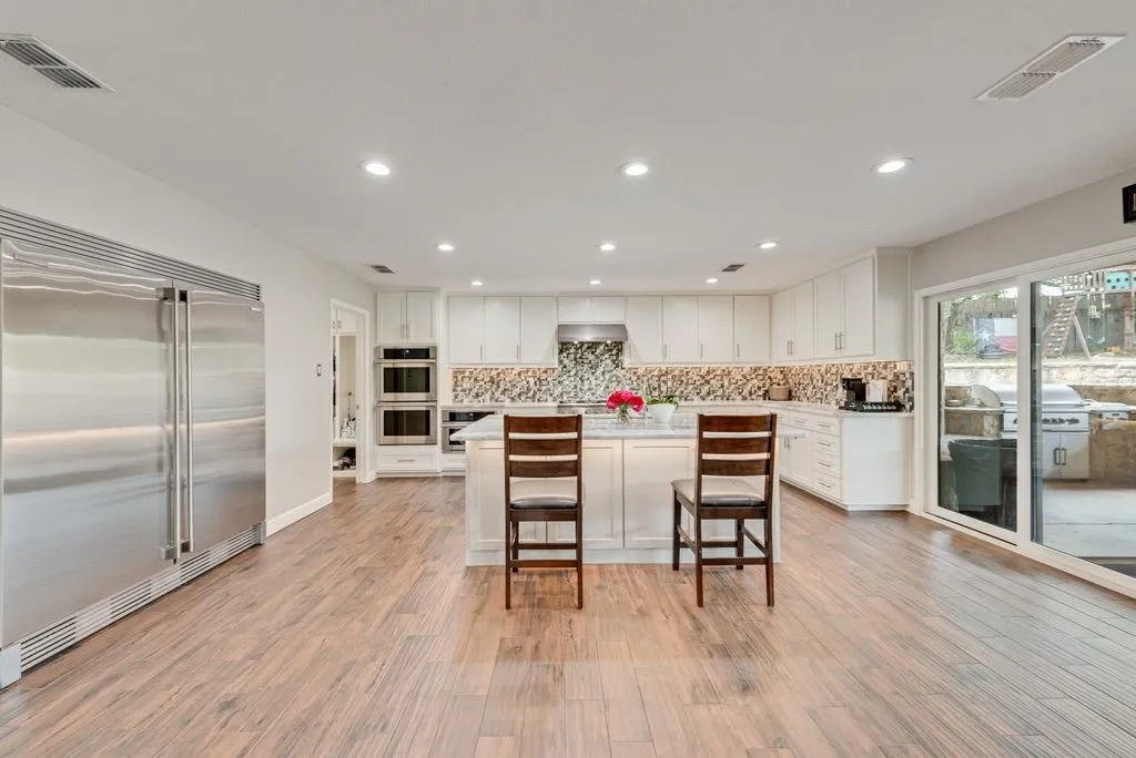 Single Family Residence For Sale in Tarrant County , 1205 Florence Drive, Azle, Texas 76020, 3 Bedroom, 2 Bathroom, 2 Garage spaces, 2,230 Sqft, built in 1986, mls#21361943, Real Estate Agent in Azle, Homes For Sale in Tarrant county, Homes For Sale in Azle, Realtor in Azle Texas, Real Estate Brokerage Independent Realty Texas, Luminita Cordes Realtor