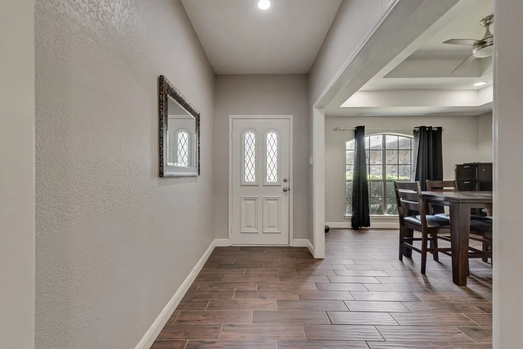 Single Family Residence For Sale in Tarrant County , 1205 Florence Drive, Azle, Texas 76020, 3 Bedroom, 2 Bathroom, 2 Garage spaces, 2,230 Sqft, built in 1986, mls#21361943, Real Estate Agent in Azle, Homes For Sale in Tarrant county, Homes For Sale in Azle, Realtor in Azle Texas, Real Estate Brokerage Independent Realty Texas, Luminita Cordes Realtor
