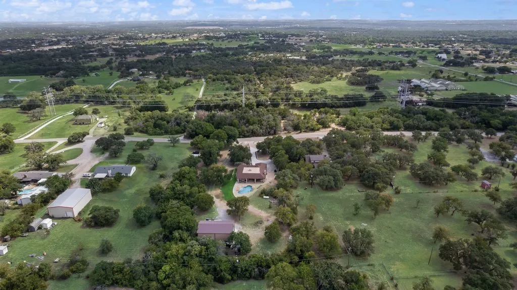 Single Family Residence For Sale in Tarrant County , 1205 Florence Drive, Azle, Texas 76020, 3 Bedroom, 2 Bathroom, 2 Garage spaces, 2,230 Sqft, built in 1986, mls#21361943, Real Estate Agent in Azle, Homes For Sale in Tarrant county, Homes For Sale in Azle, Realtor in Azle Texas, Real Estate Brokerage Independent Realty Texas, Luminita Cordes Realtor