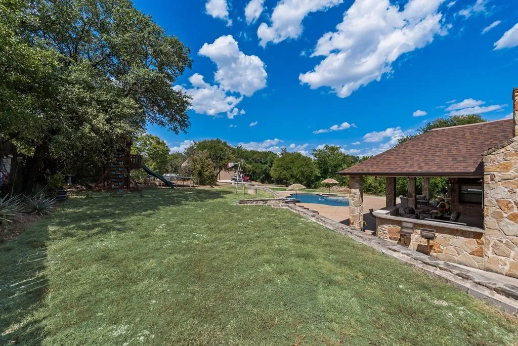 Single Family Residence For Sale in Tarrant County , 1205 Florence Drive, Azle, Texas 76020, 3 Bedroom, 2 Bathroom, 2 Garage spaces, 2,230 Sqft, built in 1986, mls#21361943, Real Estate Agent in Azle, Homes For Sale in Tarrant county, Homes For Sale in Azle, Realtor in Azle Texas, Real Estate Brokerage Independent Realty Texas, Luminita Cordes Realtor