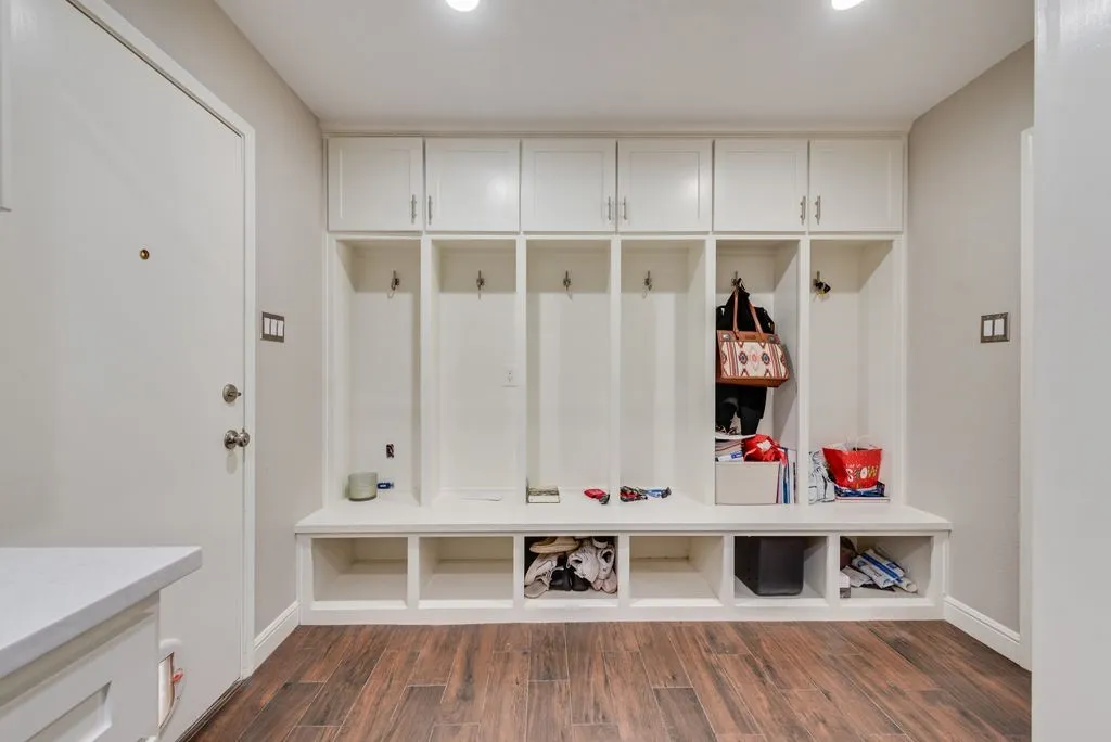 Single Family Residence For Sale in Tarrant County , 1205 Florence Drive, Azle, Texas 76020, 3 Bedroom, 2 Bathroom, 2 Garage spaces, 2,230 Sqft, built in 1986, mls#21361943, Real Estate Agent in Azle, Homes For Sale in Tarrant county, Homes For Sale in Azle, Realtor in Azle Texas, Real Estate Brokerage Independent Realty Texas, Luminita Cordes Realtor