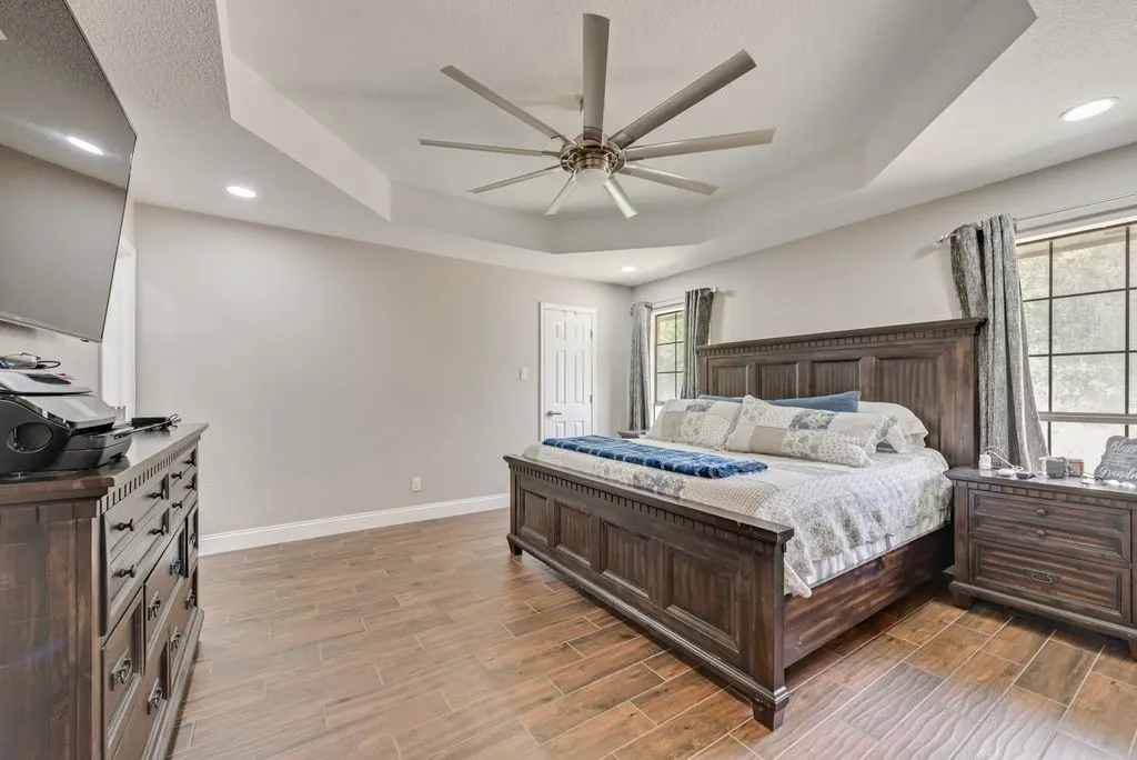 Single Family Residence For Sale in Tarrant County , 1205 Florence Drive, Azle, Texas 76020, 3 Bedroom, 2 Bathroom, 2 Garage spaces, 2,230 Sqft, built in 1986, mls#21361943, Real Estate Agent in Azle, Homes For Sale in Tarrant county, Homes For Sale in Azle, Realtor in Azle Texas, Real Estate Brokerage Independent Realty Texas, Luminita Cordes Realtor