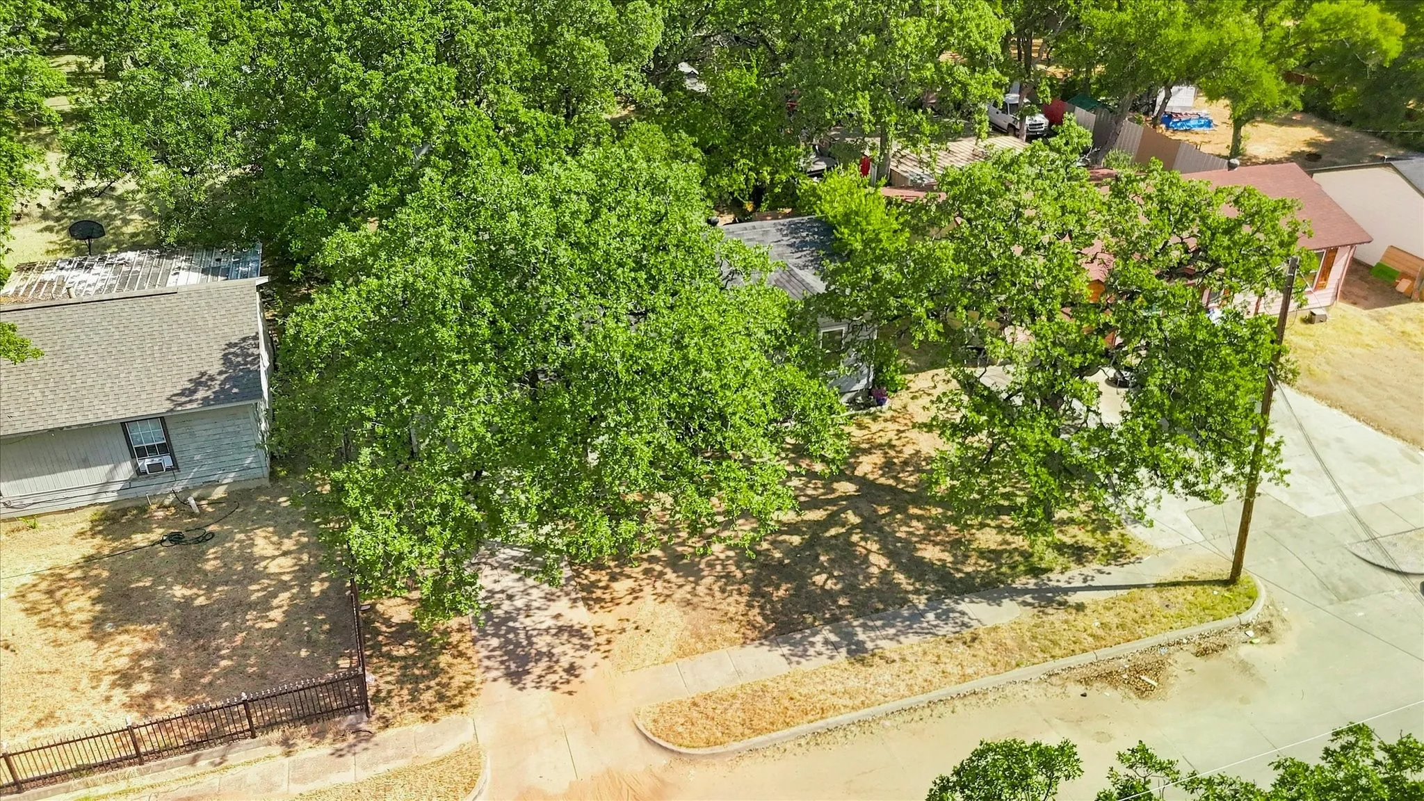 Single Family Residence For Sale in Tarrant County , 2617 Pioneer Street, Fort Worth, Texas 76119, 3 Bedroom, 1 Bathroom, 1 Garage spaces, 954 Sqft, built in 1954, mls#21347839, Real Estate Agent in Fort Worth, Homes For Sale in Tarrant county, Homes For Sale in Fort Worth, Realtor in Fort Worth Texas, Real Estate Brokerage Independent Realty Texas, Luminita Cordes Realtor