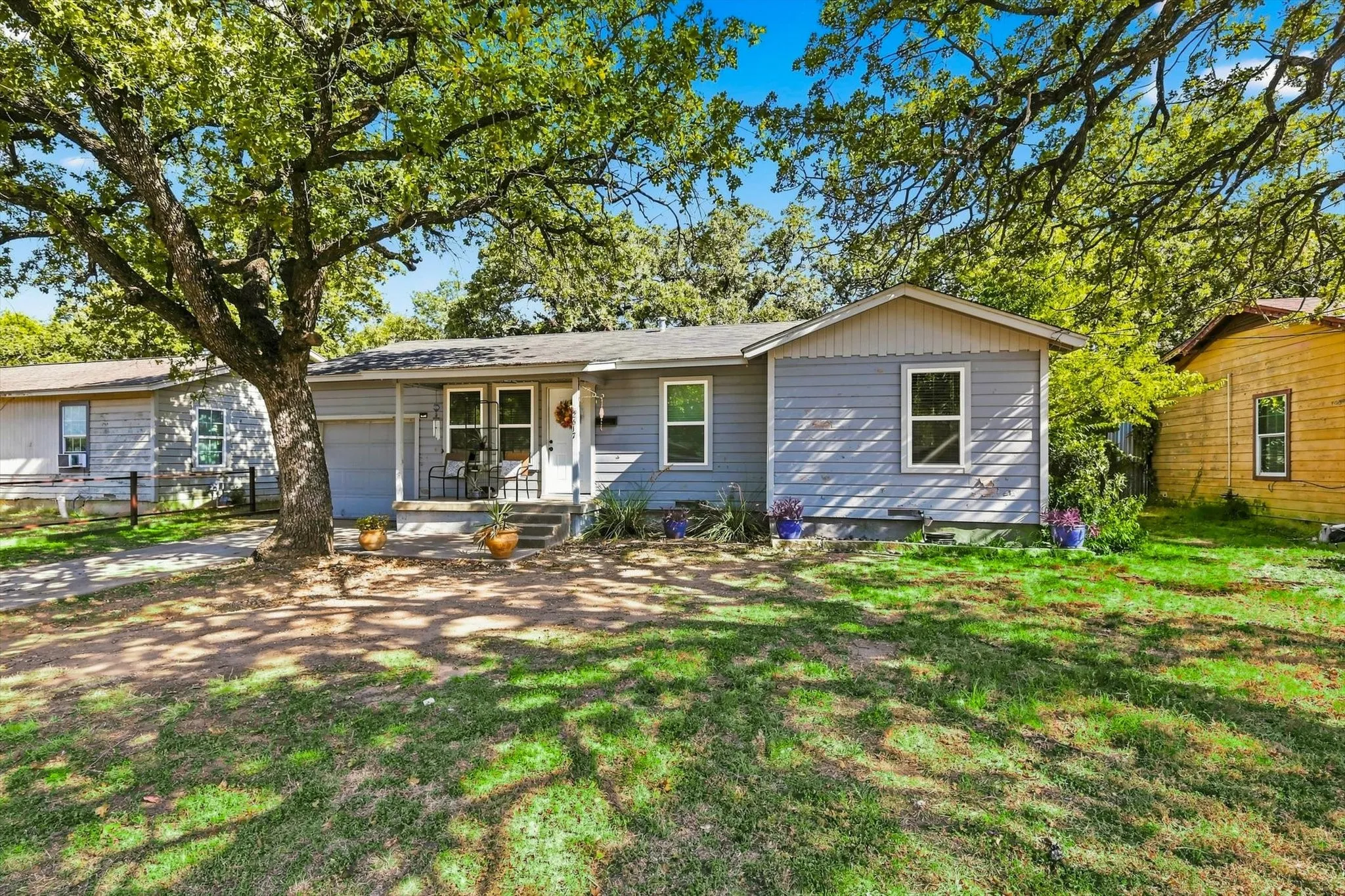 Single Family Residence For Sale in Tarrant County , 2617 Pioneer Street, Fort Worth, Texas 76119, 3 Bedroom, 1 Bathroom, 1 Garage spaces, 954 Sqft, built in 1954, mls#21347839, Real Estate Agent in Fort Worth, Homes For Sale in Tarrant county, Homes For Sale in Fort Worth, Realtor in Fort Worth Texas, Real Estate Brokerage Independent Realty Texas, Luminita Cordes Realtor
