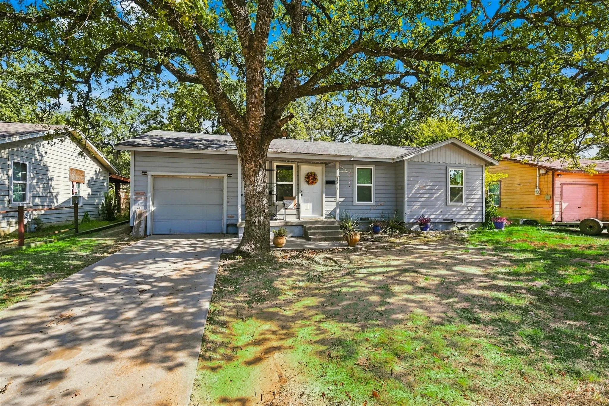 Single Family Residence For Sale in Tarrant County , 2617 Pioneer Street, Fort Worth, Texas 76119, 3 Bedroom, 1 Bathroom, 1 Garage spaces, 954 Sqft, built in 1954, mls#21347839, Real Estate Agent in Fort Worth, Homes For Sale in Tarrant county, Homes For Sale in Fort Worth, Realtor in Fort Worth Texas, Real Estate Brokerage Independent Realty Texas, Luminita Cordes Realtor