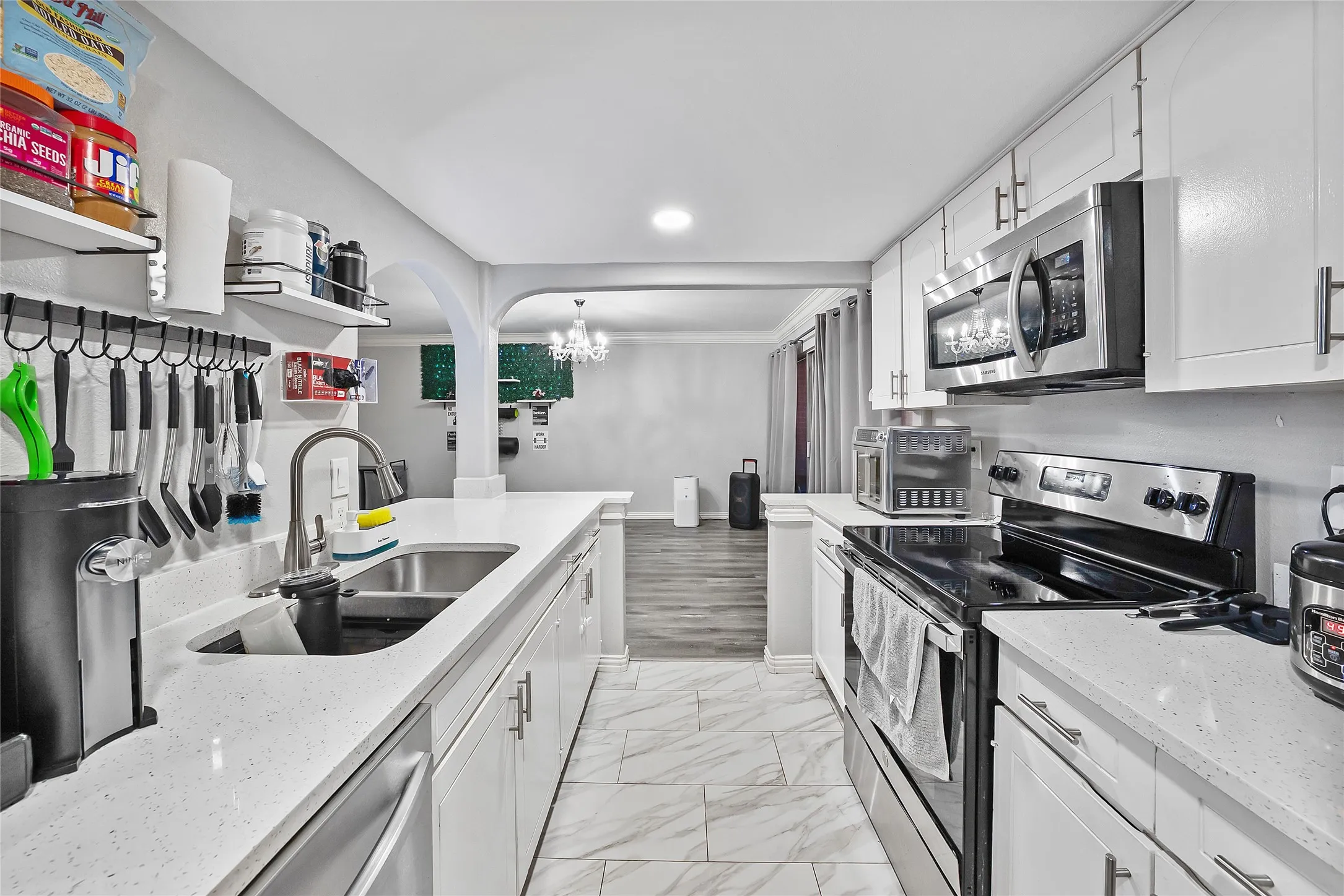 Condominium For Sale in Tarrant County , 552 E Avenue J D, Grand Prairie, Texas 75050, 2 Bedroom, 2 Bathroom, Garage spaces, 1,176 Sqft, built in 1968, mls#21358772, Real Estate Agent in Grand Prairie, Homes For Sale in Tarrant county, Homes For Sale in Grand Prairie, Realtor in Grand Prairie Texas, Real Estate Brokerage Independent Realty Texas, Luminita Cordes Realtor