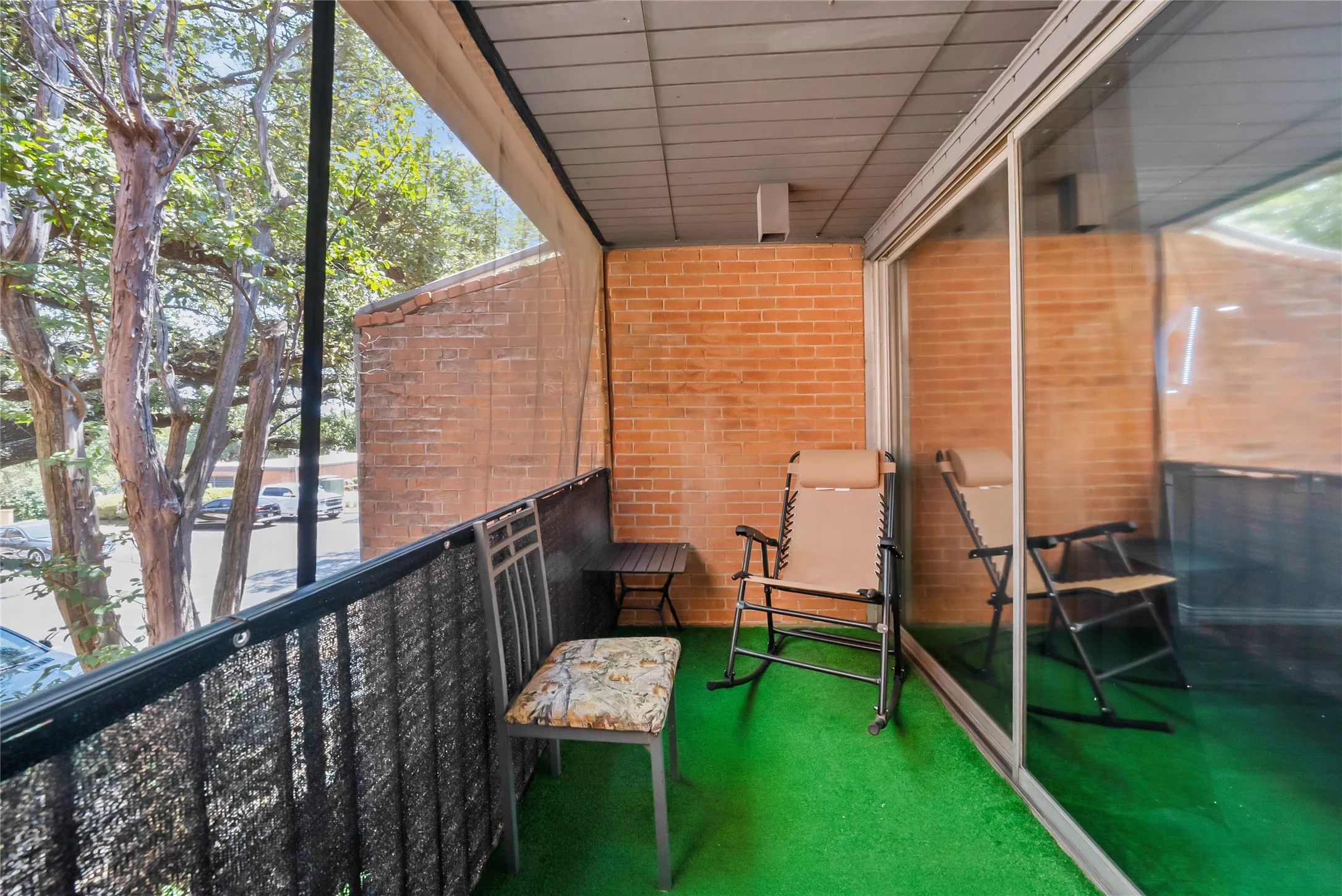 Condominium For Sale in Tarrant County , 552 E Avenue J D, Grand Prairie, Texas 75050, 2 Bedroom, 2 Bathroom, Garage spaces, 1,176 Sqft, built in 1968, mls#21358772, Real Estate Agent in Grand Prairie, Homes For Sale in Tarrant county, Homes For Sale in Grand Prairie, Realtor in Grand Prairie Texas, Real Estate Brokerage Independent Realty Texas, Luminita Cordes Realtor