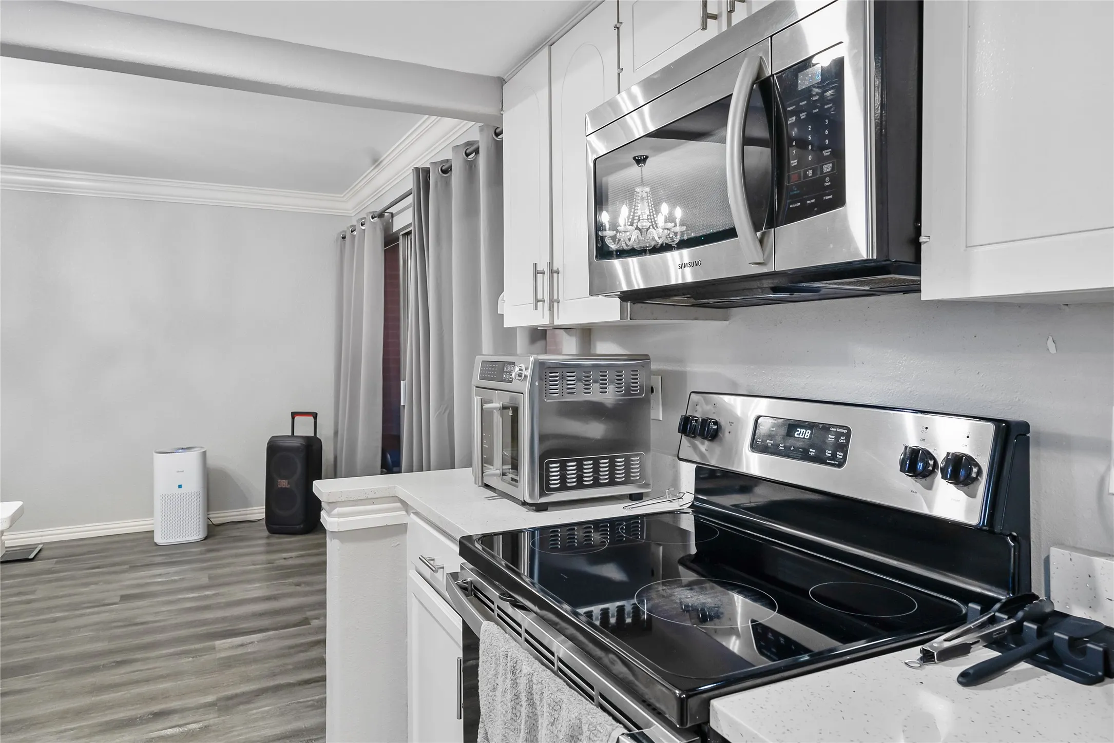 Condominium For Sale in Tarrant County , 552 E Avenue J D, Grand Prairie, Texas 75050, 2 Bedroom, 2 Bathroom, Garage spaces, 1,176 Sqft, built in 1968, mls#21358772, Real Estate Agent in Grand Prairie, Homes For Sale in Tarrant county, Homes For Sale in Grand Prairie, Realtor in Grand Prairie Texas, Real Estate Brokerage Independent Realty Texas, Luminita Cordes Realtor