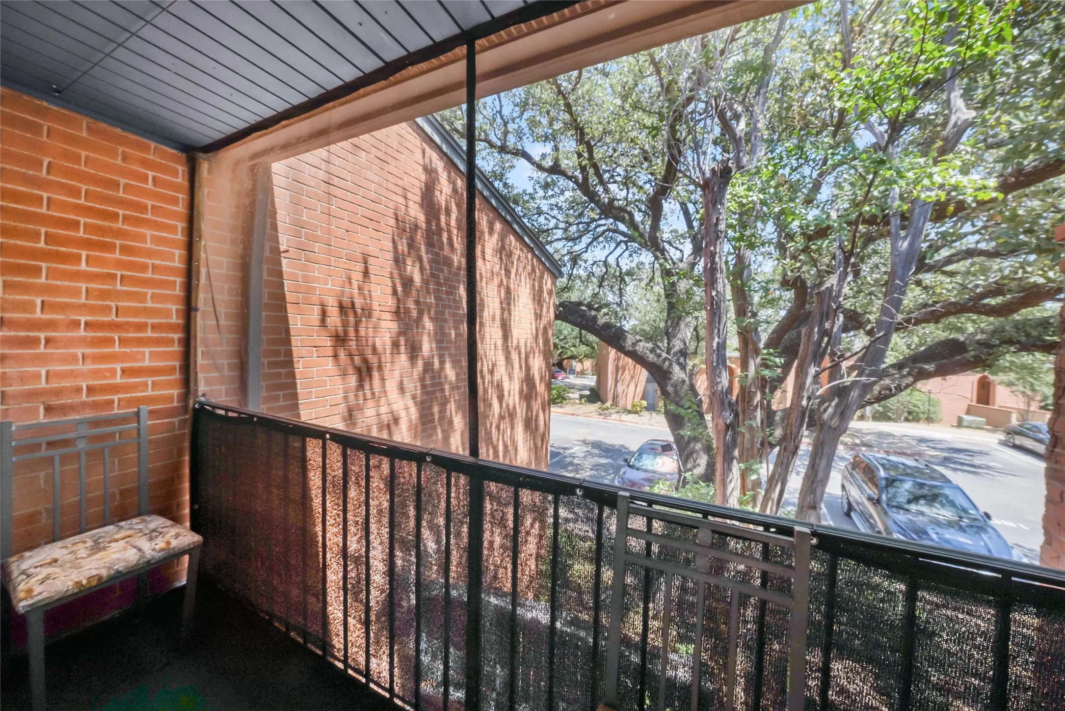 Condominium For Sale in Tarrant County , 552 E Avenue J D, Grand Prairie, Texas 75050, 2 Bedroom, 2 Bathroom, Garage spaces, 1,176 Sqft, built in 1968, mls#21358772, Real Estate Agent in Grand Prairie, Homes For Sale in Tarrant county, Homes For Sale in Grand Prairie, Realtor in Grand Prairie Texas, Real Estate Brokerage Independent Realty Texas, Luminita Cordes Realtor