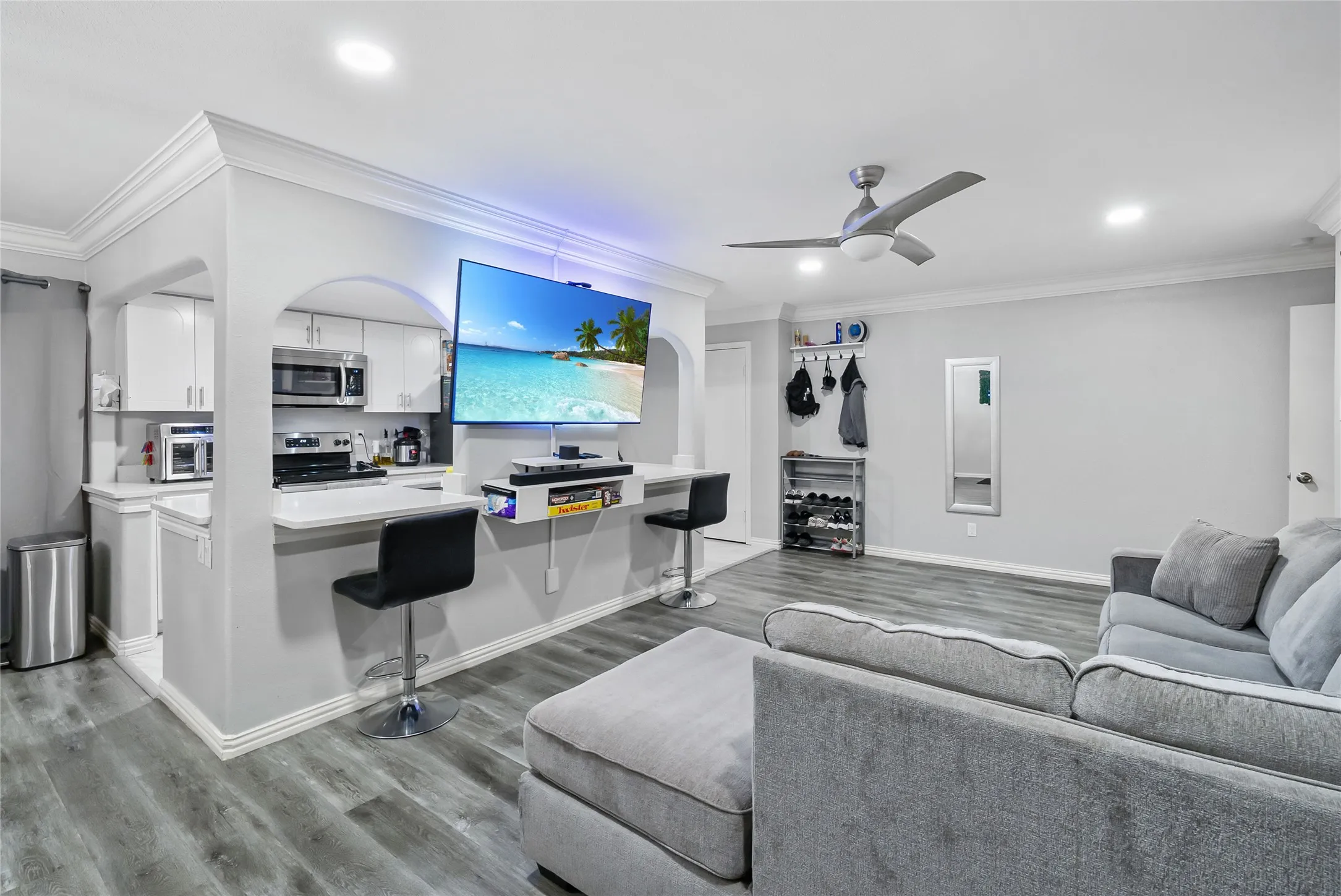Condominium For Sale in Tarrant County , 552 E Avenue J D, Grand Prairie, Texas 75050, 2 Bedroom, 2 Bathroom, Garage spaces, 1,176 Sqft, built in 1968, mls#21358772, Real Estate Agent in Grand Prairie, Homes For Sale in Tarrant county, Homes For Sale in Grand Prairie, Realtor in Grand Prairie Texas, Real Estate Brokerage Independent Realty Texas, Luminita Cordes Realtor