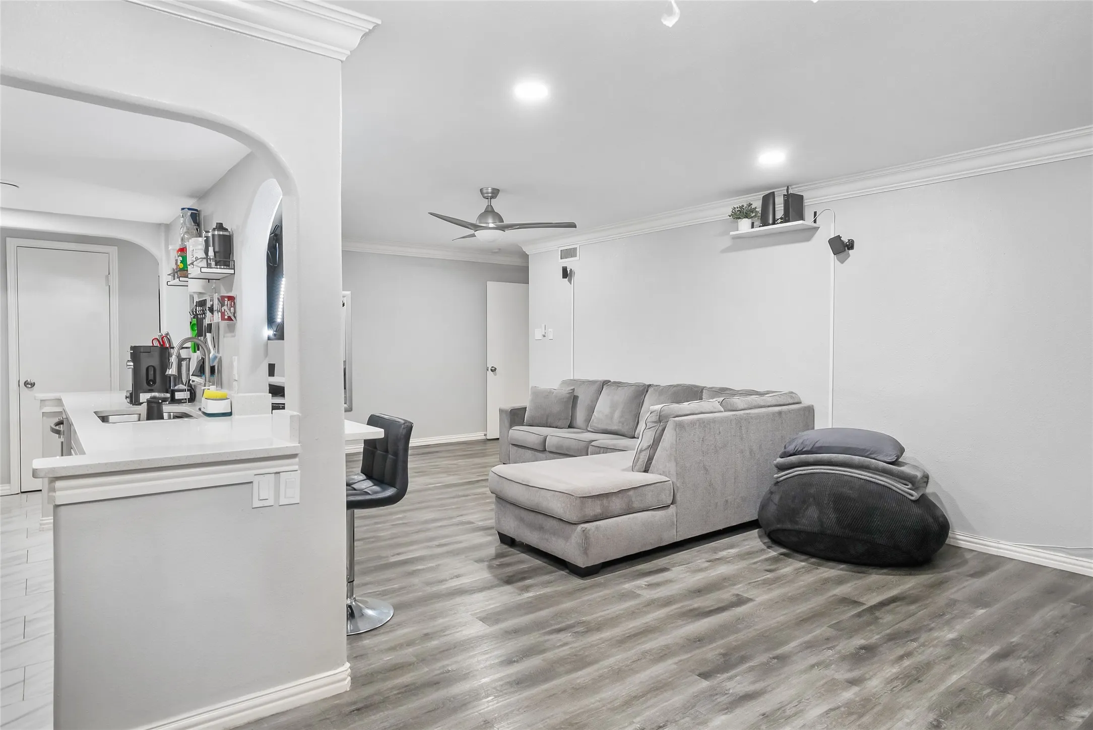 Condominium For Sale in Tarrant County , 552 E Avenue J D, Grand Prairie, Texas 75050, 2 Bedroom, 2 Bathroom, Garage spaces, 1,176 Sqft, built in 1968, mls#21358772, Real Estate Agent in Grand Prairie, Homes For Sale in Tarrant county, Homes For Sale in Grand Prairie, Realtor in Grand Prairie Texas, Real Estate Brokerage Independent Realty Texas, Luminita Cordes Realtor