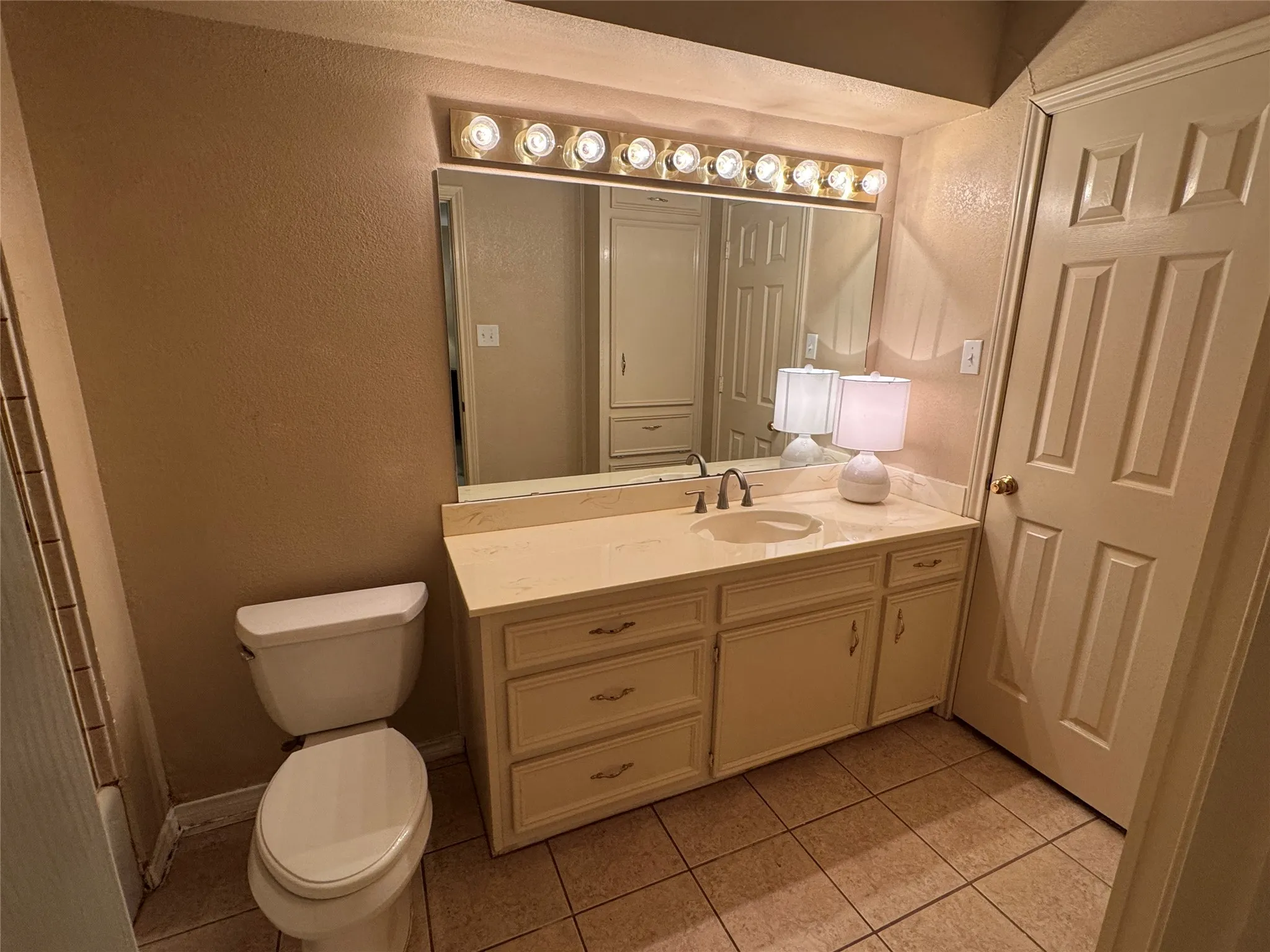Single Family Residence For Sale in Dallas County , 202 Suntide Drive, Sunnyvale, Texas 75182, 4 Bedroom, 5 Bathroom, 7 Garage spaces, 4,008 Sqft, built in 1986, Price $875,000, mls#21366361, Real Estate Agent in Sunnyvale, Homes For Sale in Dallas county, Homes For Sale in Sunnyvale, Realtor in Sunnyvale Texas, Real Estate Brokerage Independent Realty Texas, Luminita Cordes Realtor
