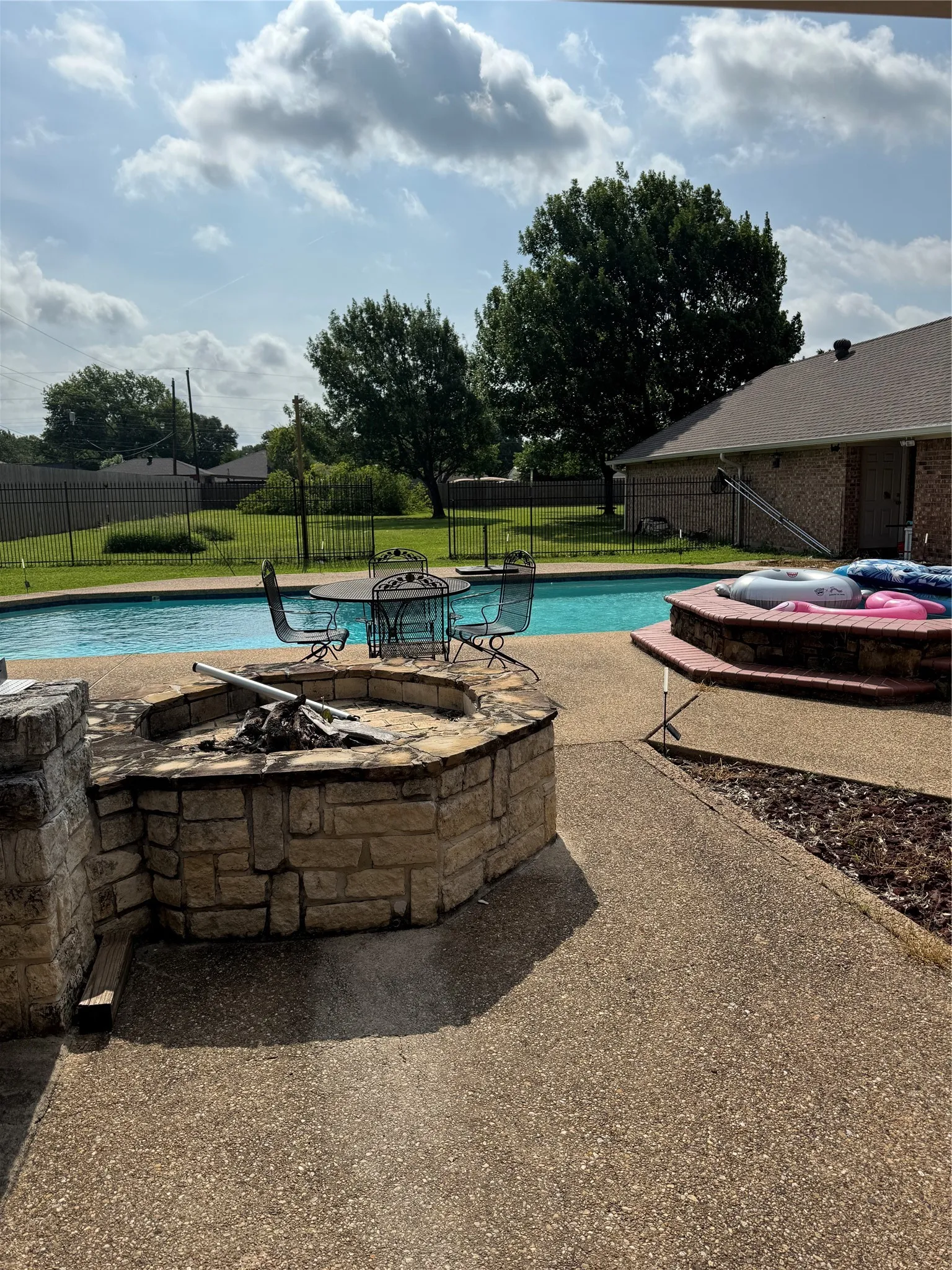 Single Family Residence For Sale in Dallas County , 202 Suntide Drive, Sunnyvale, Texas 75182, 4 Bedroom, 5 Bathroom, 7 Garage spaces, 4,008 Sqft, built in 1986, Price $875,000, mls#21366361, Real Estate Agent in Sunnyvale, Homes For Sale in Dallas county, Homes For Sale in Sunnyvale, Realtor in Sunnyvale Texas, Real Estate Brokerage Independent Realty Texas, Luminita Cordes Realtor