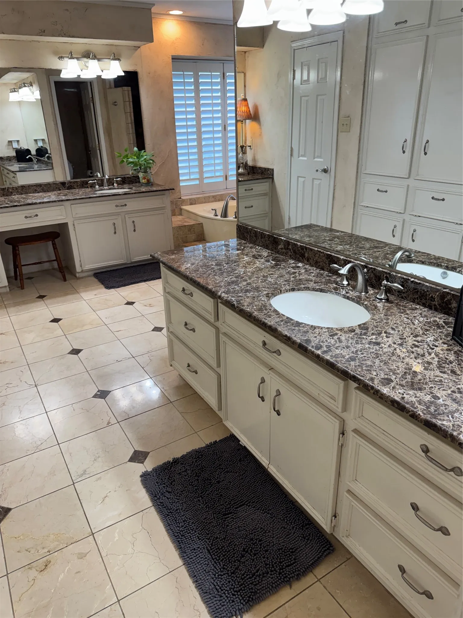 Single Family Residence For Sale in Dallas County , 202 Suntide Drive, Sunnyvale, Texas 75182, 4 Bedroom, 5 Bathroom, 7 Garage spaces, 4,008 Sqft, built in 1986, Price $875,000, mls#21366361, Real Estate Agent in Sunnyvale, Homes For Sale in Dallas county, Homes For Sale in Sunnyvale, Realtor in Sunnyvale Texas, Real Estate Brokerage Independent Realty Texas, Luminita Cordes Realtor