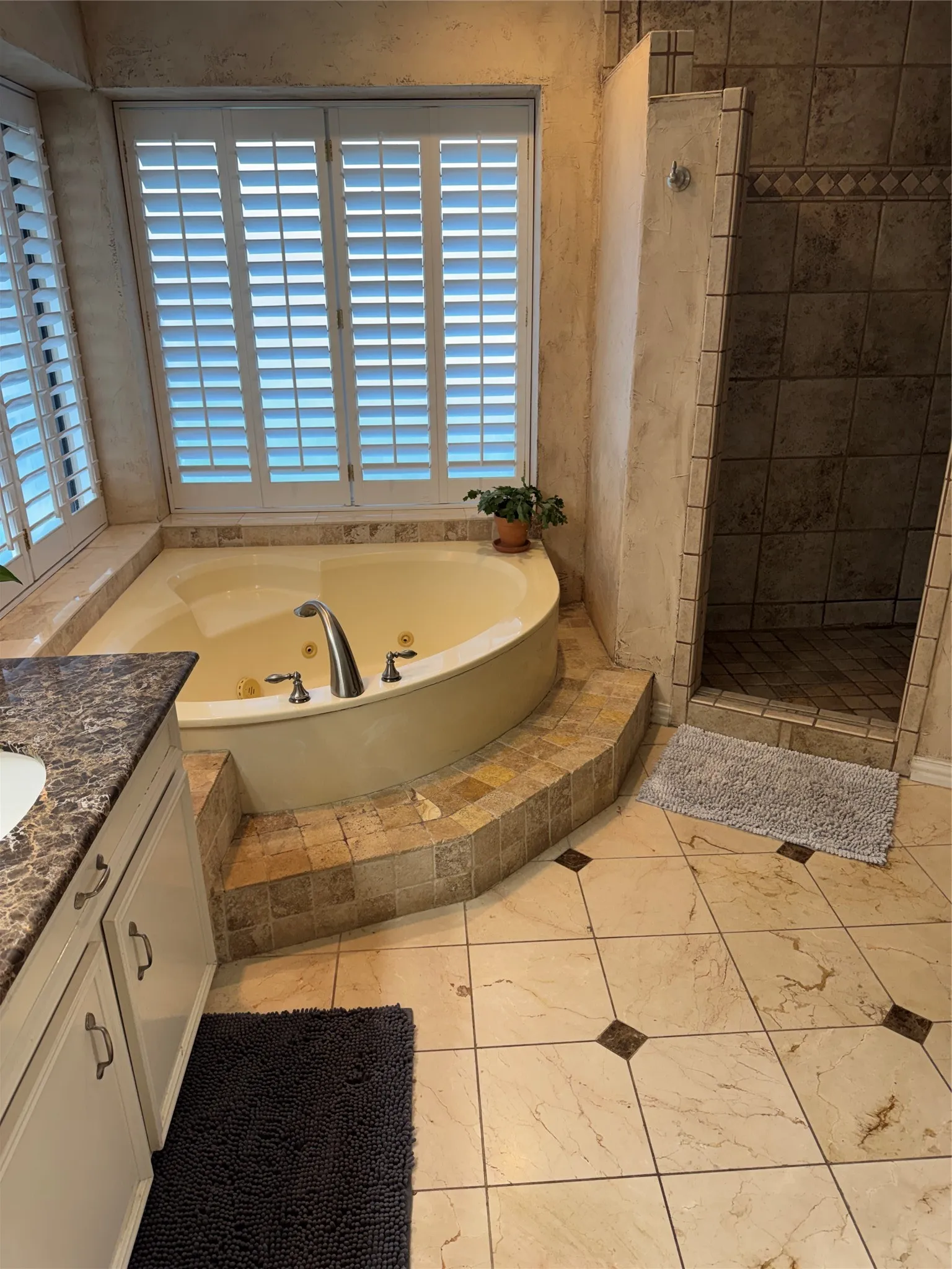 Single Family Residence For Sale in Dallas County , 202 Suntide Drive, Sunnyvale, Texas 75182, 4 Bedroom, 5 Bathroom, 7 Garage spaces, 4,008 Sqft, built in 1986, Price $875,000, mls#21366361, Real Estate Agent in Sunnyvale, Homes For Sale in Dallas county, Homes For Sale in Sunnyvale, Realtor in Sunnyvale Texas, Real Estate Brokerage Independent Realty Texas, Luminita Cordes Realtor