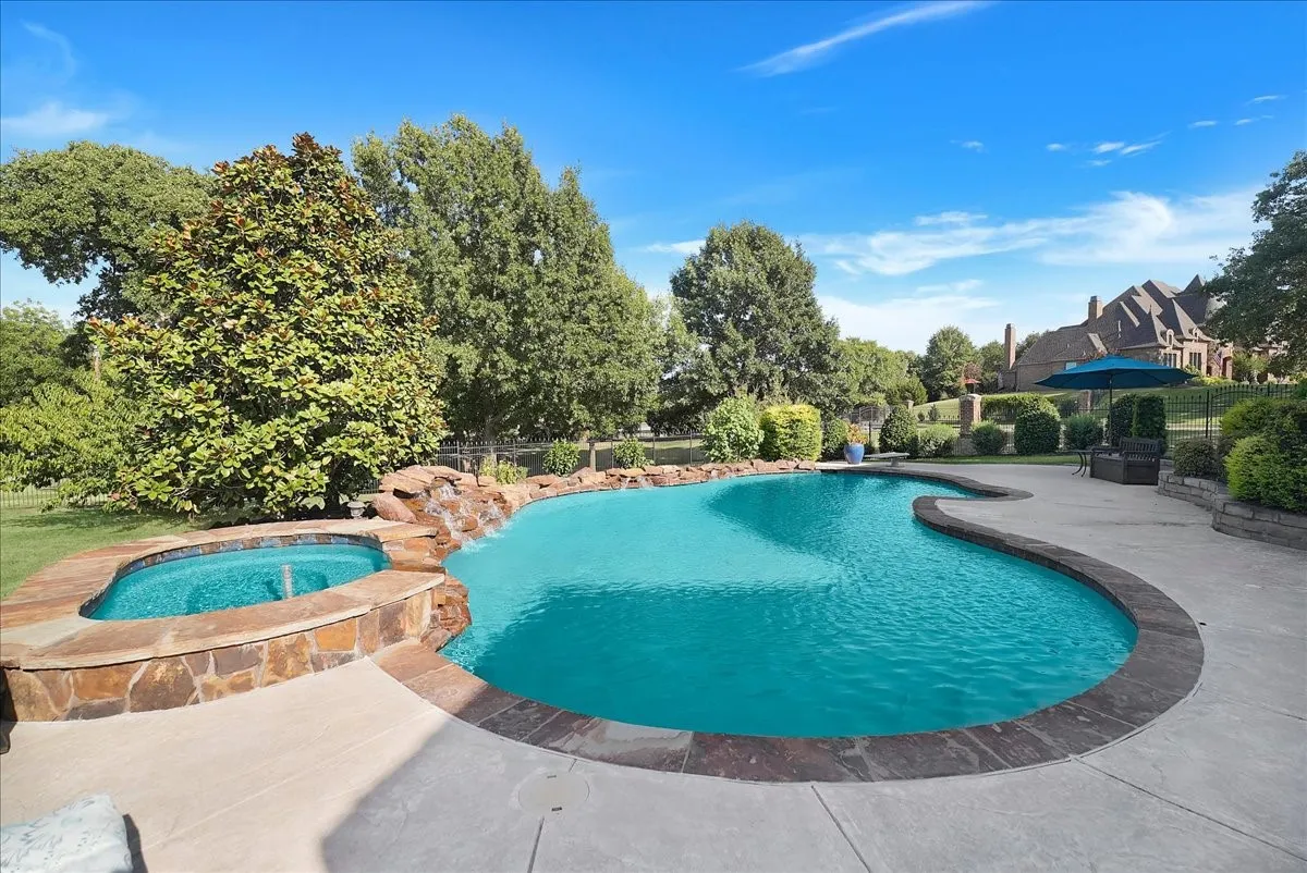 Single Family Residence For Sale in Tarrant County , 1617 Overlook Terrace, Keller, Texas 76262, 5 Bedroom, 5 Bathroom, 4 Garage spaces, 5,305 Sqft, built in 2007, mls#21366363, Real Estate Agent in Keller, Homes For Sale in Tarrant county, Homes For Sale in Keller, Realtor in Keller Texas, Real Estate Brokerage Independent Realty Texas, Luminita Cordes Realtor