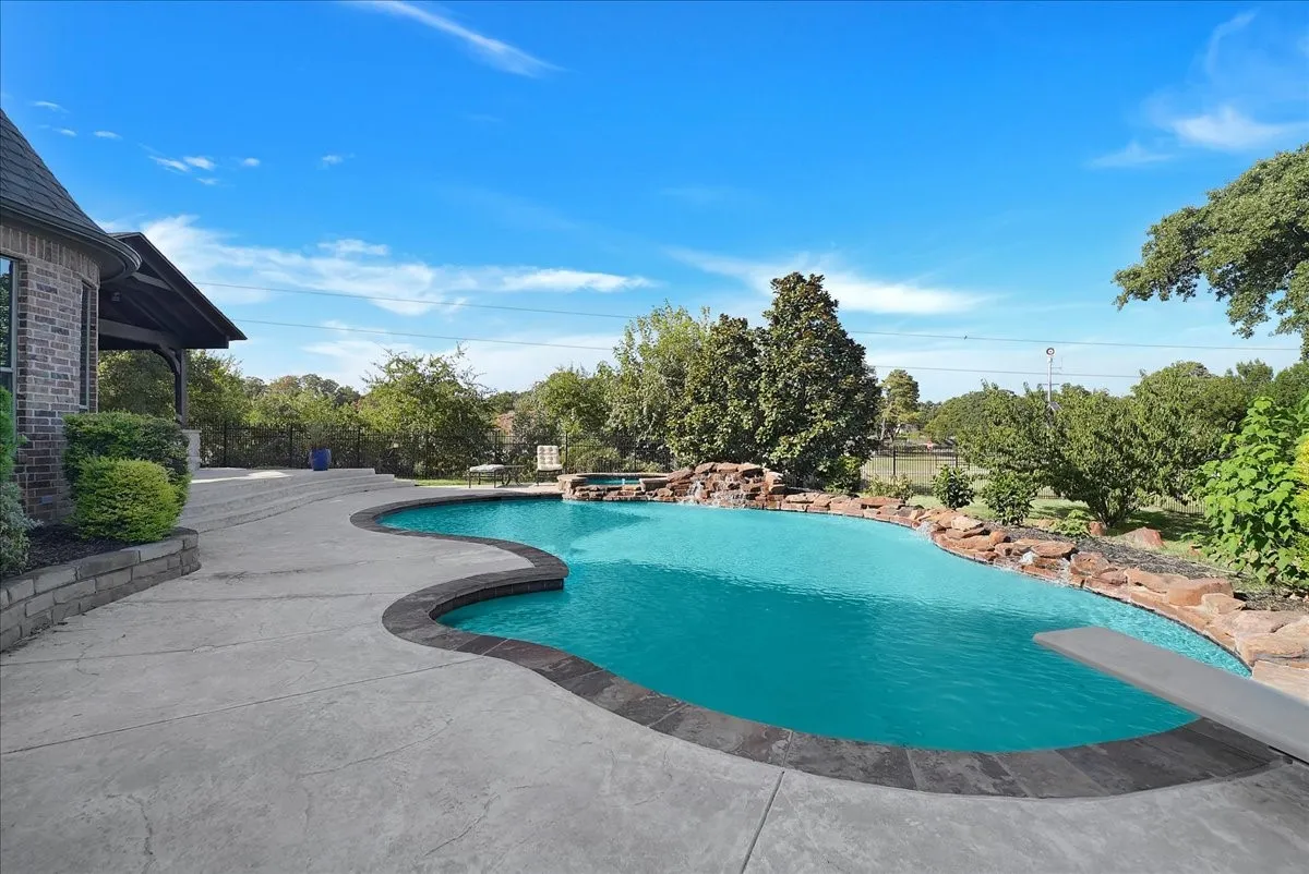 Single Family Residence For Sale in Tarrant County , 1617 Overlook Terrace, Keller, Texas 76262, 5 Bedroom, 5 Bathroom, 4 Garage spaces, 5,305 Sqft, built in 2007, mls#21366363, Real Estate Agent in Keller, Homes For Sale in Tarrant county, Homes For Sale in Keller, Realtor in Keller Texas, Real Estate Brokerage Independent Realty Texas, Luminita Cordes Realtor